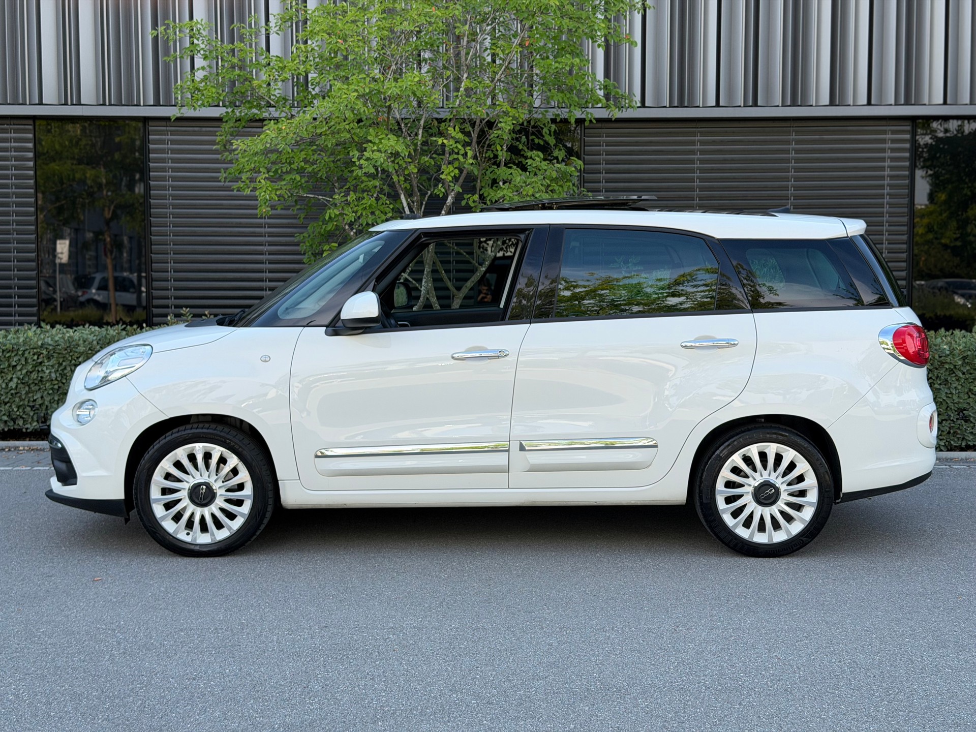 FIAT 500L Wagon 1.6JTD Lounge-image-1