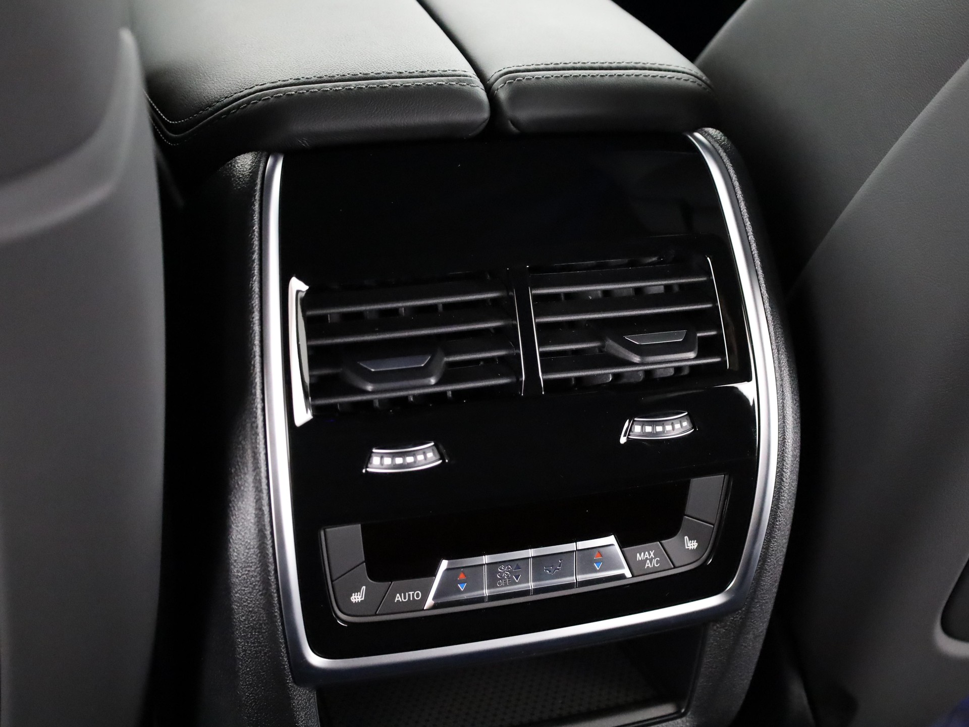 BMW XM Label Plug-in Hybrid-image-18