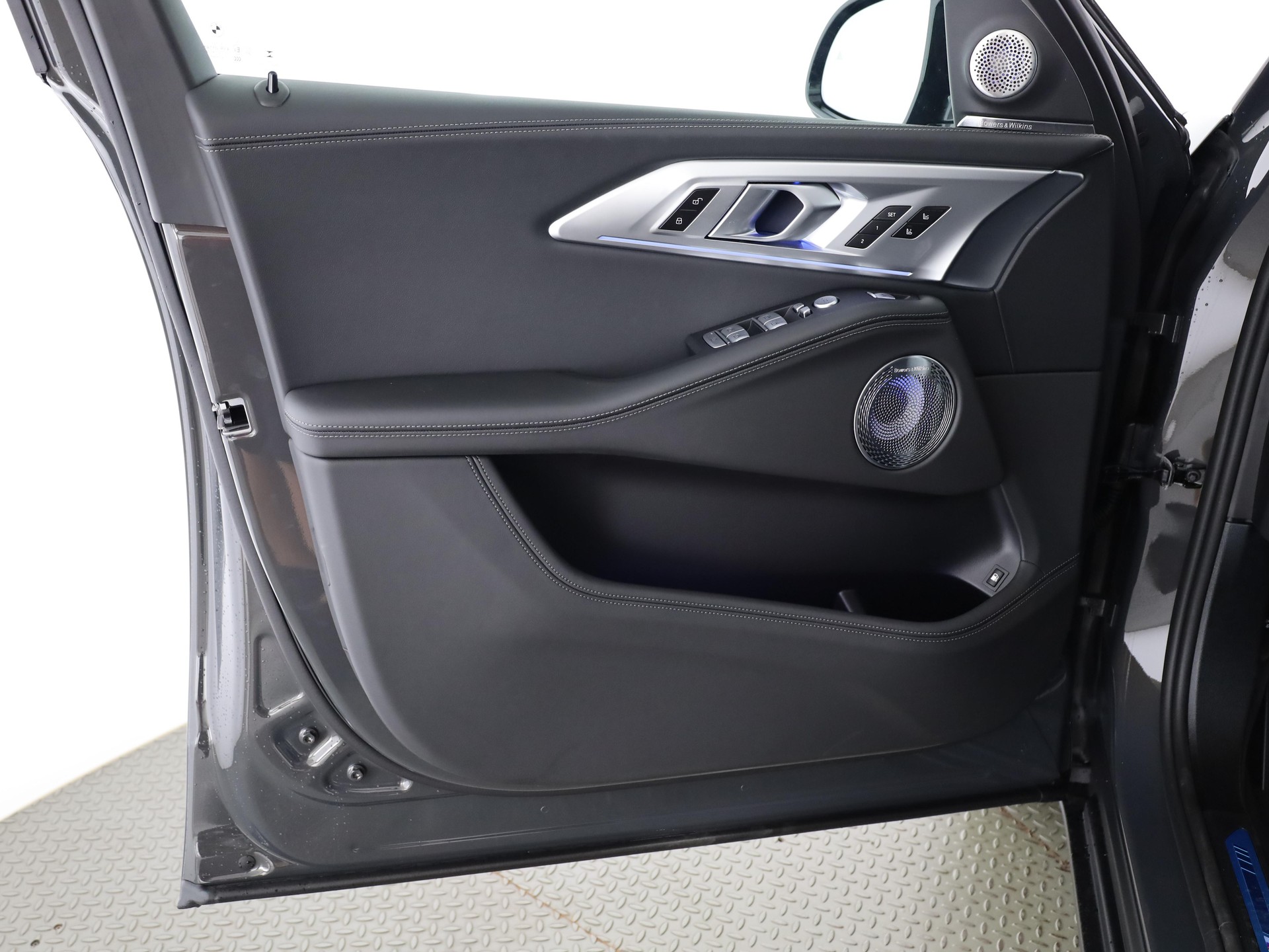 BMW XM Label Plug-in Hybrid-image-9