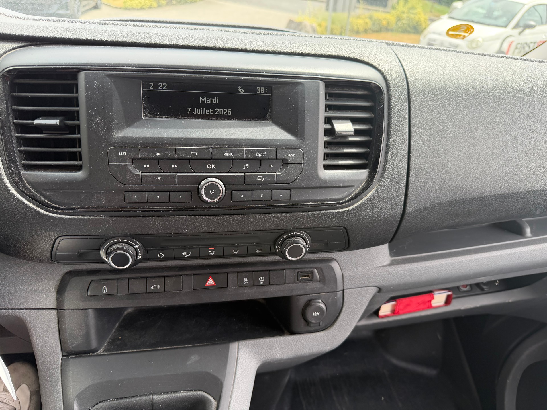 CITROEN Jumpy 1.6 BlueHDi 95 XS Attraction-image-9