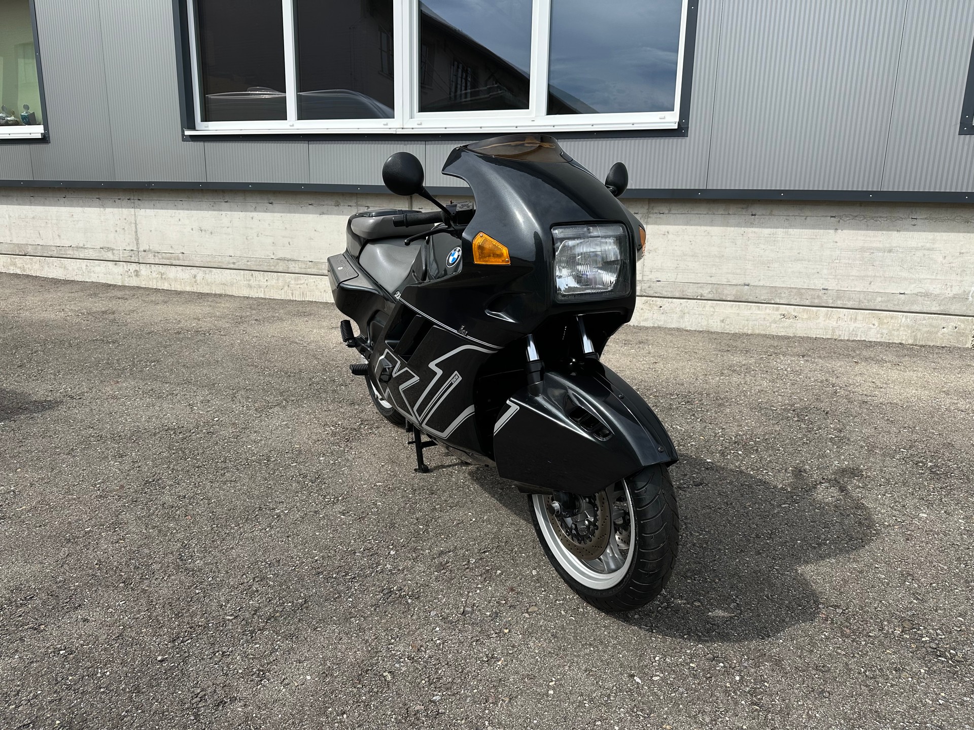BMW K 1-image-1