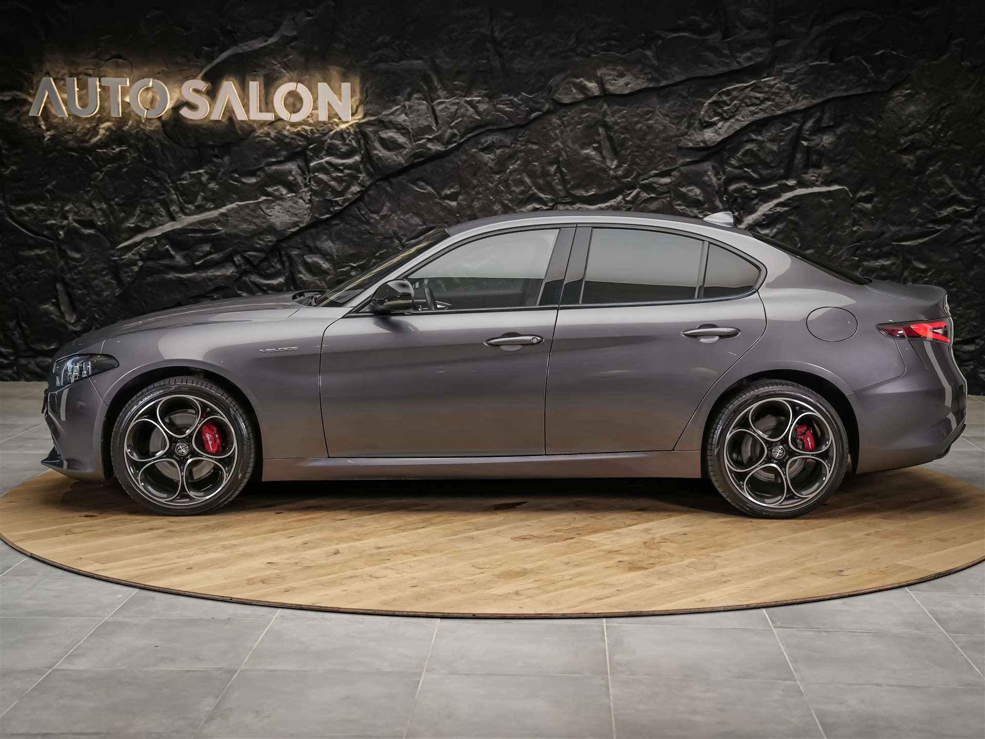 ALFA ROMEO Giulia 2.0 Veloce Q4 AT8 *Facelift*Abstandsregler*El. Sitze mit Memory*Sitzheizung*-showroom-element-1