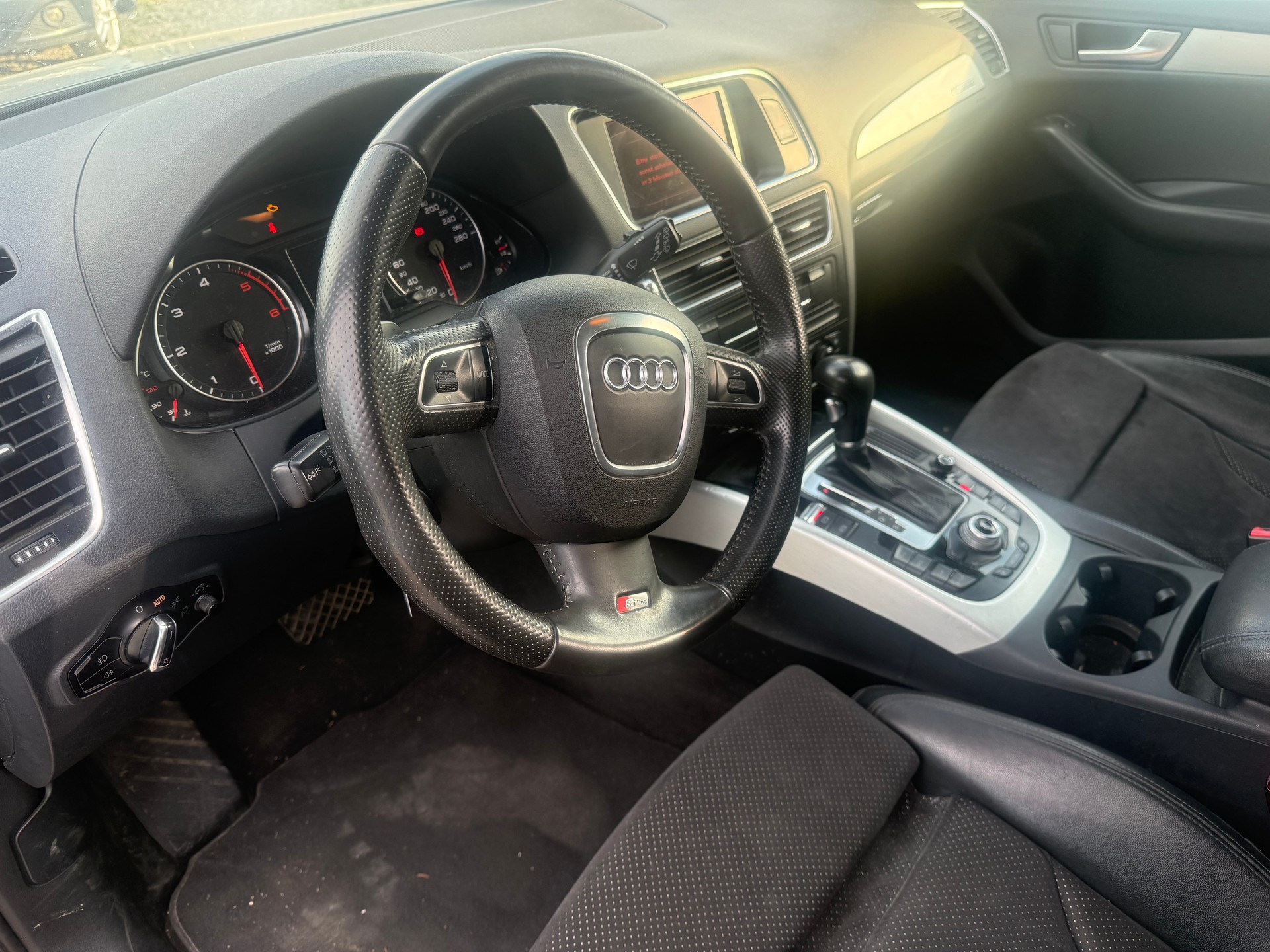 AUDI Q5 3.0 TDI quattro S-tronic S-Line-image-7