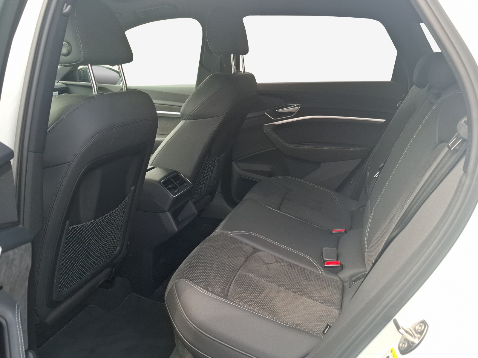 AUDI e-tron 55 S Line quattro-image-11