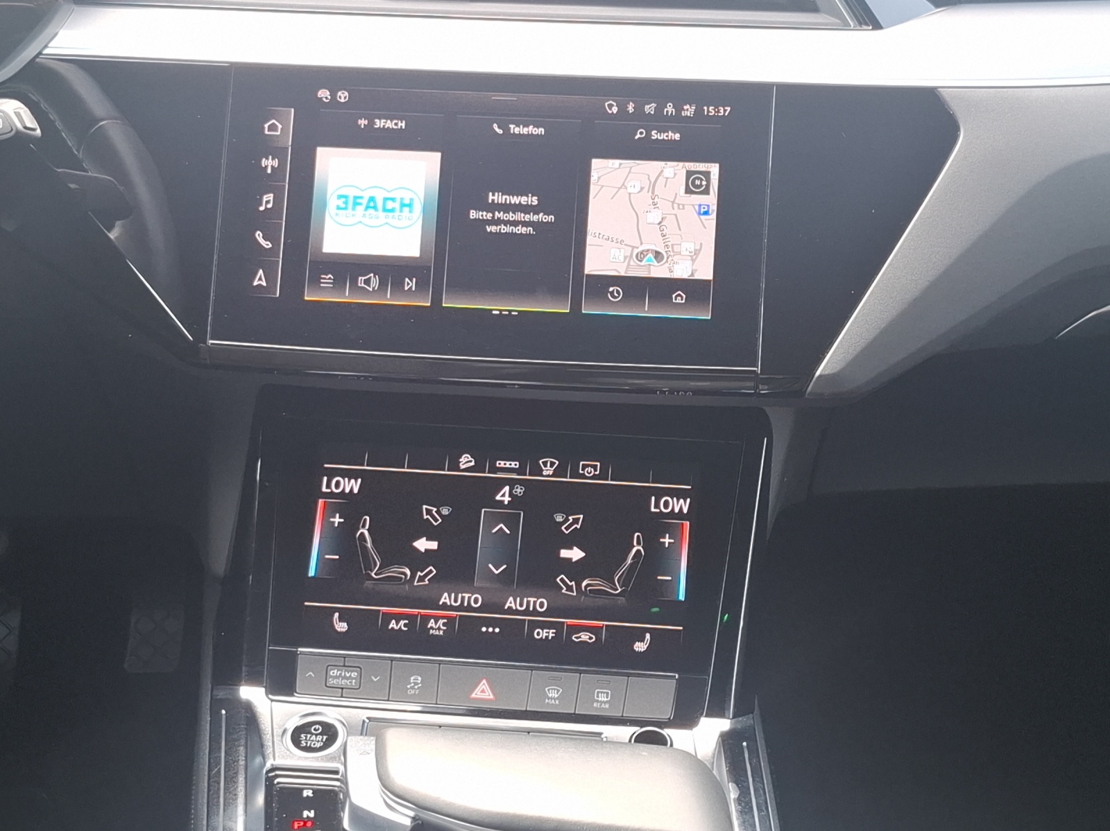 AUDI e-tron 55 S Line quattro-image-10
