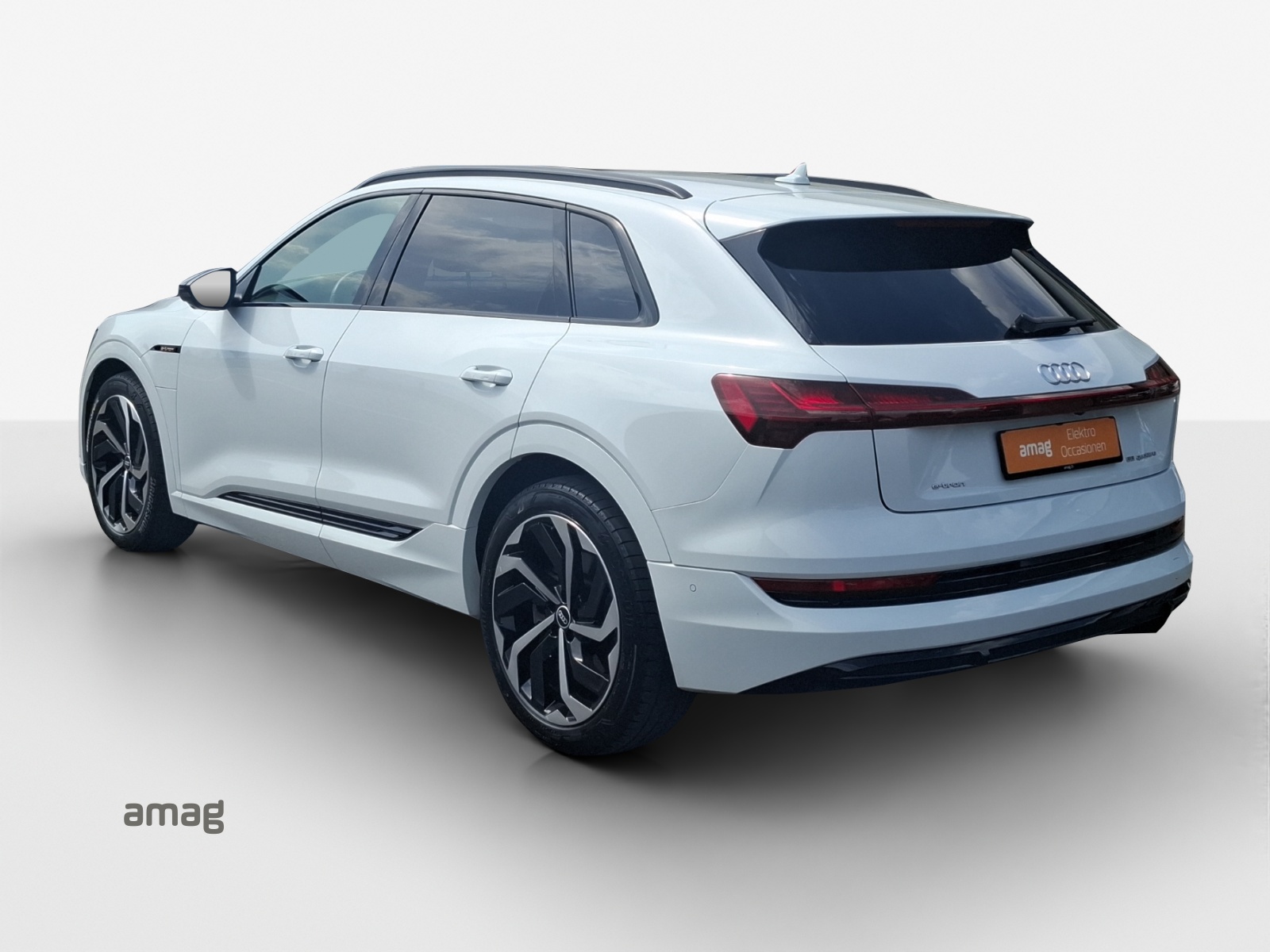 AUDI e-tron 55 S Line quattro-showroom-element-2