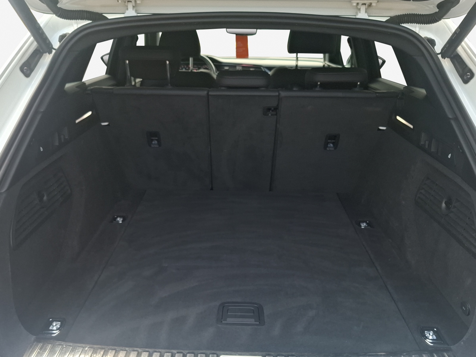 AUDI e-tron 55 S Line quattro-image-12