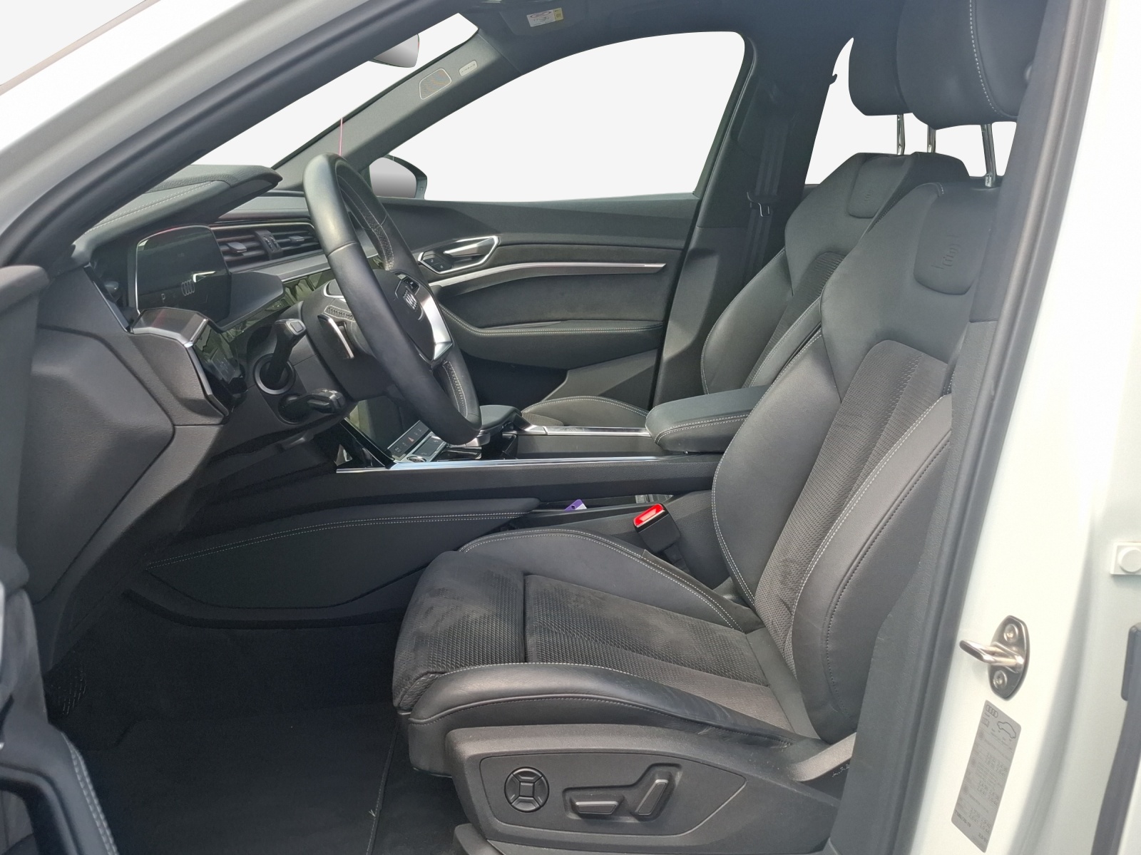 AUDI e-tron 55 S Line quattro-image-7