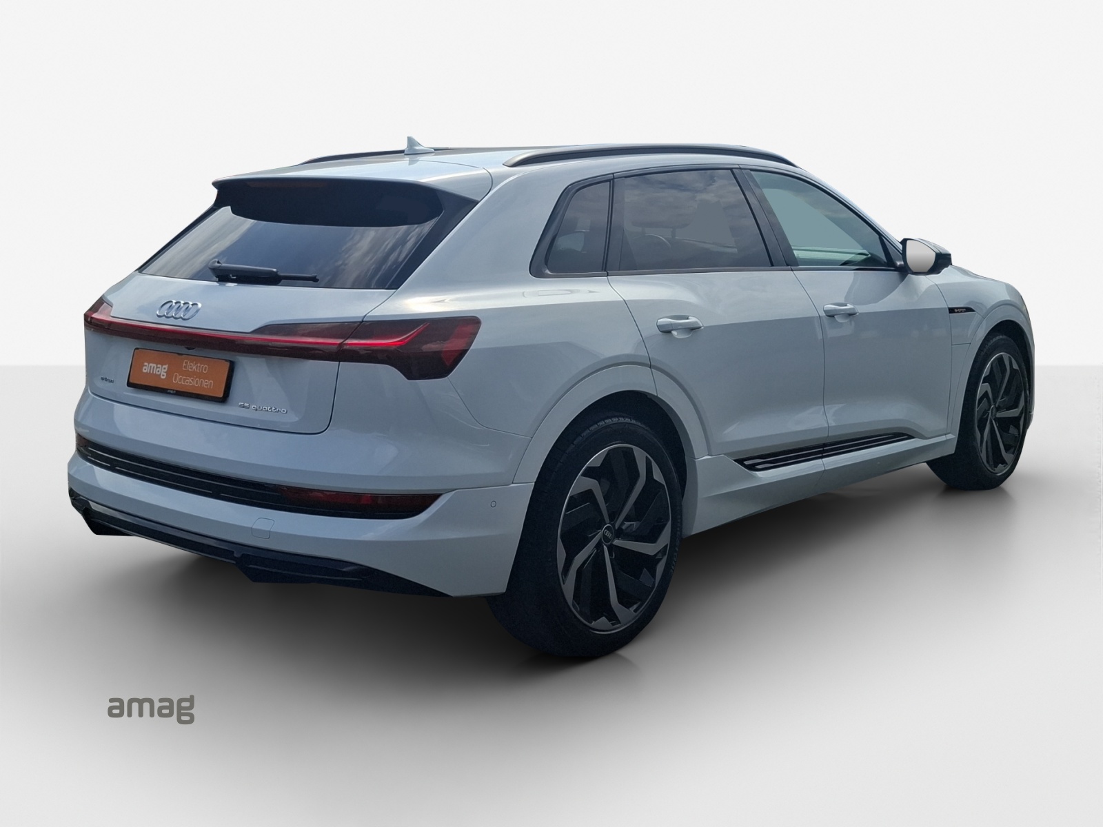 AUDI e-tron 55 S Line quattro-image-4