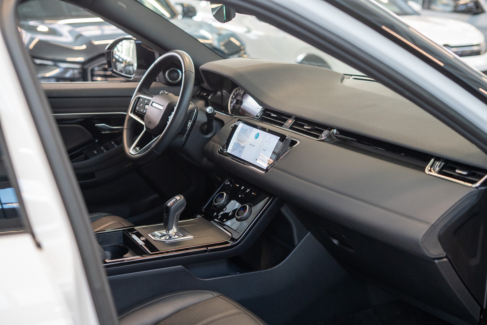 LAND ROVER Range Rover Evoque 2.0 D 165 R-Dynamic SE / Meridian Sound / Rückfahrkamera-image-9