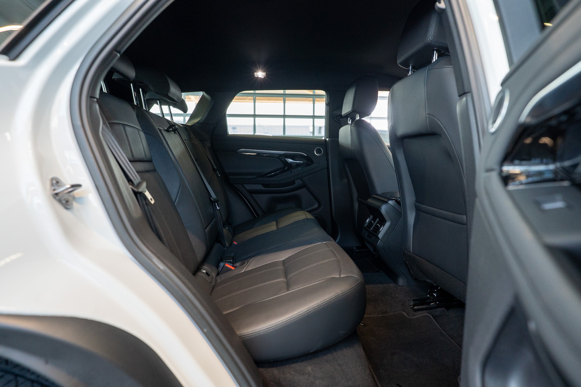 LAND ROVER Range Rover Evoque 2.0 D 165 R-Dynamic SE / Meridian Sound / Rückfahrkamera-image-12