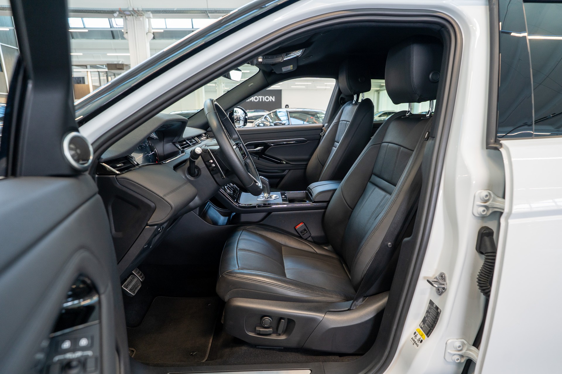 LAND ROVER Range Rover Evoque 2.0 D 165 R-Dynamic SE / Meridian Sound / Rückfahrkamera-image-10