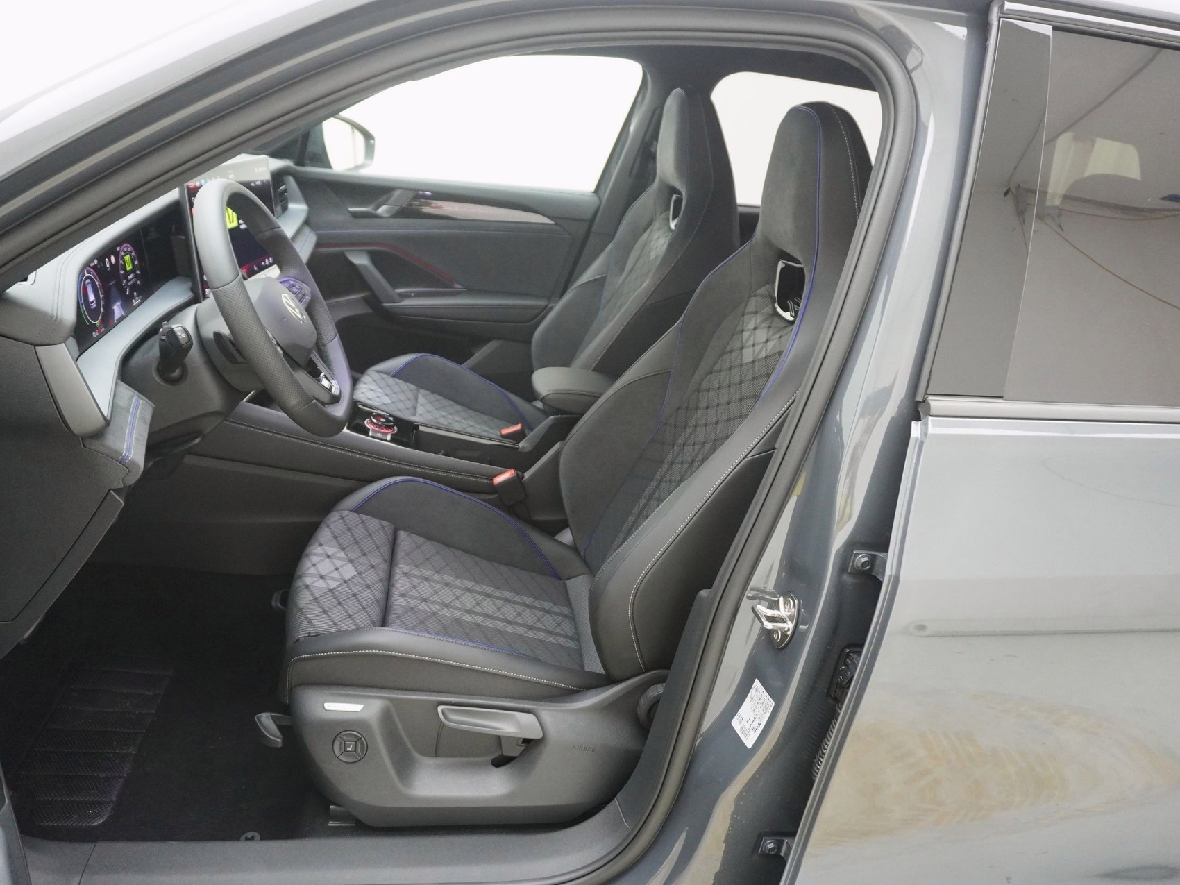 VW Tayron 1.5 TSI PHEV R-Line DSG-image-12