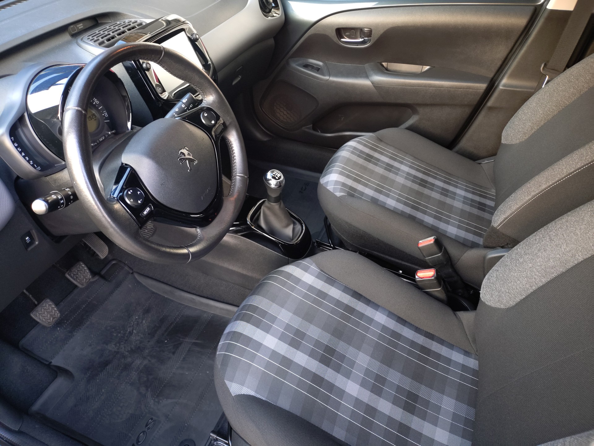 PEUGEOT 108 e-1.0 VTi Stop&Start Allure Top-image-8
