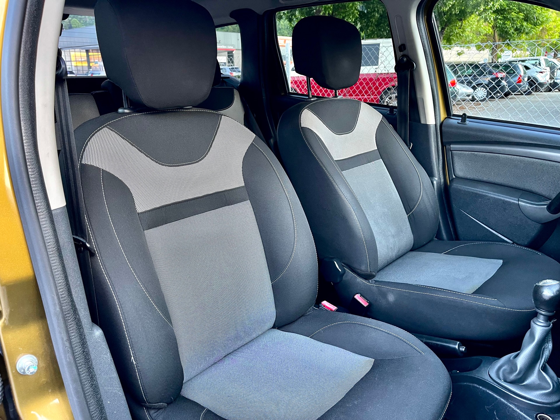 DACIA Duster 1.5 dCi Lauréate 4x4-image-27