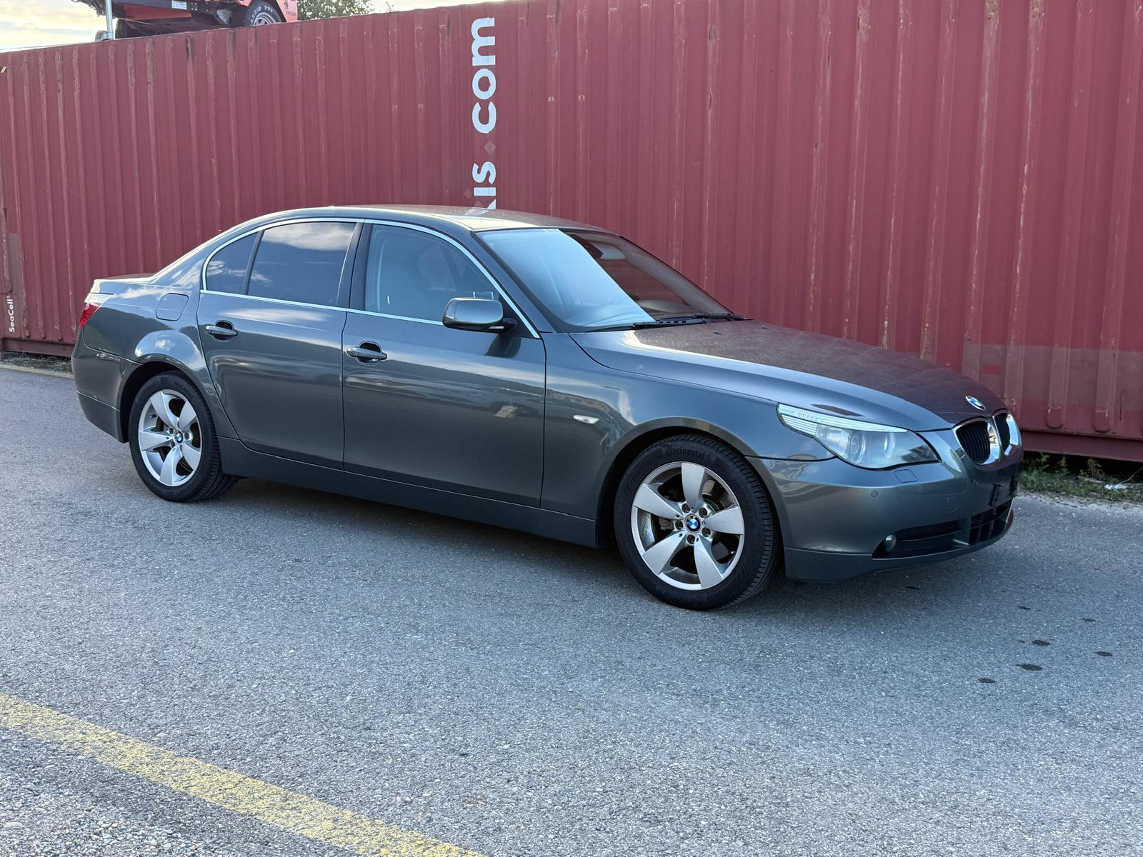 BMW 520i-image-0