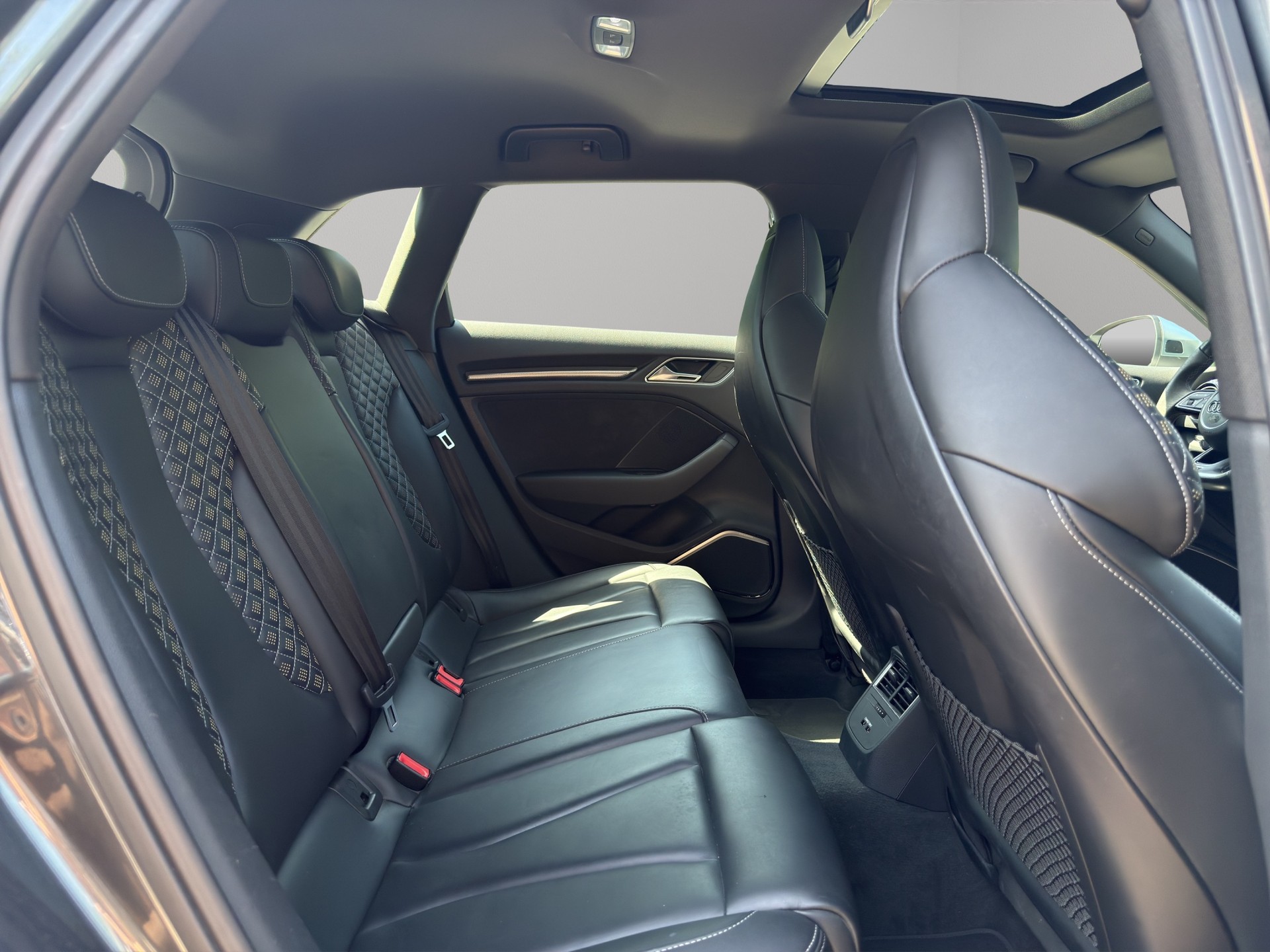 AUDI RS3 Sportback 2.5 TSI quattro S-tronic-image-22