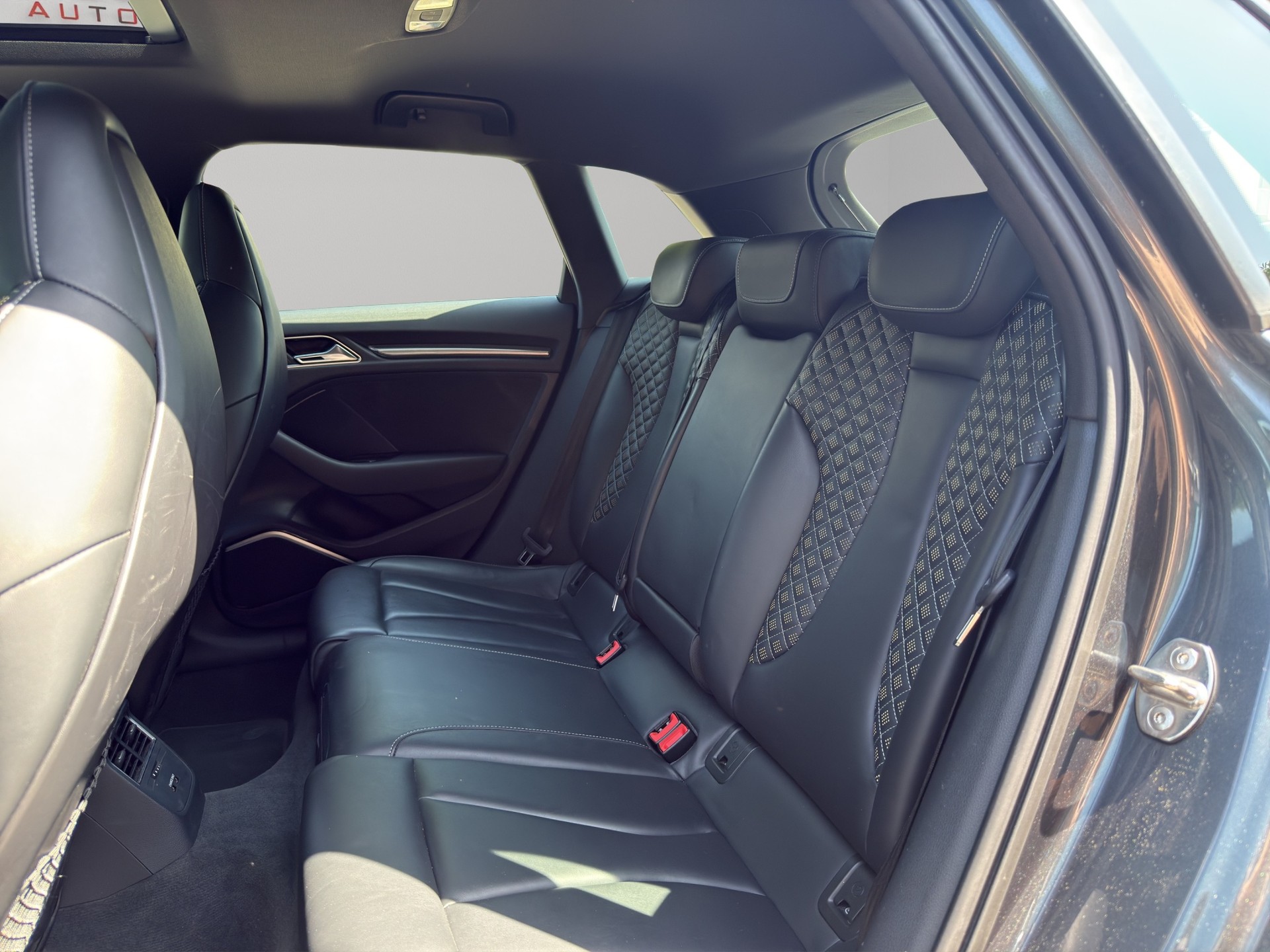 AUDI RS3 Sportback 2.5 TSI quattro S-tronic-image-17