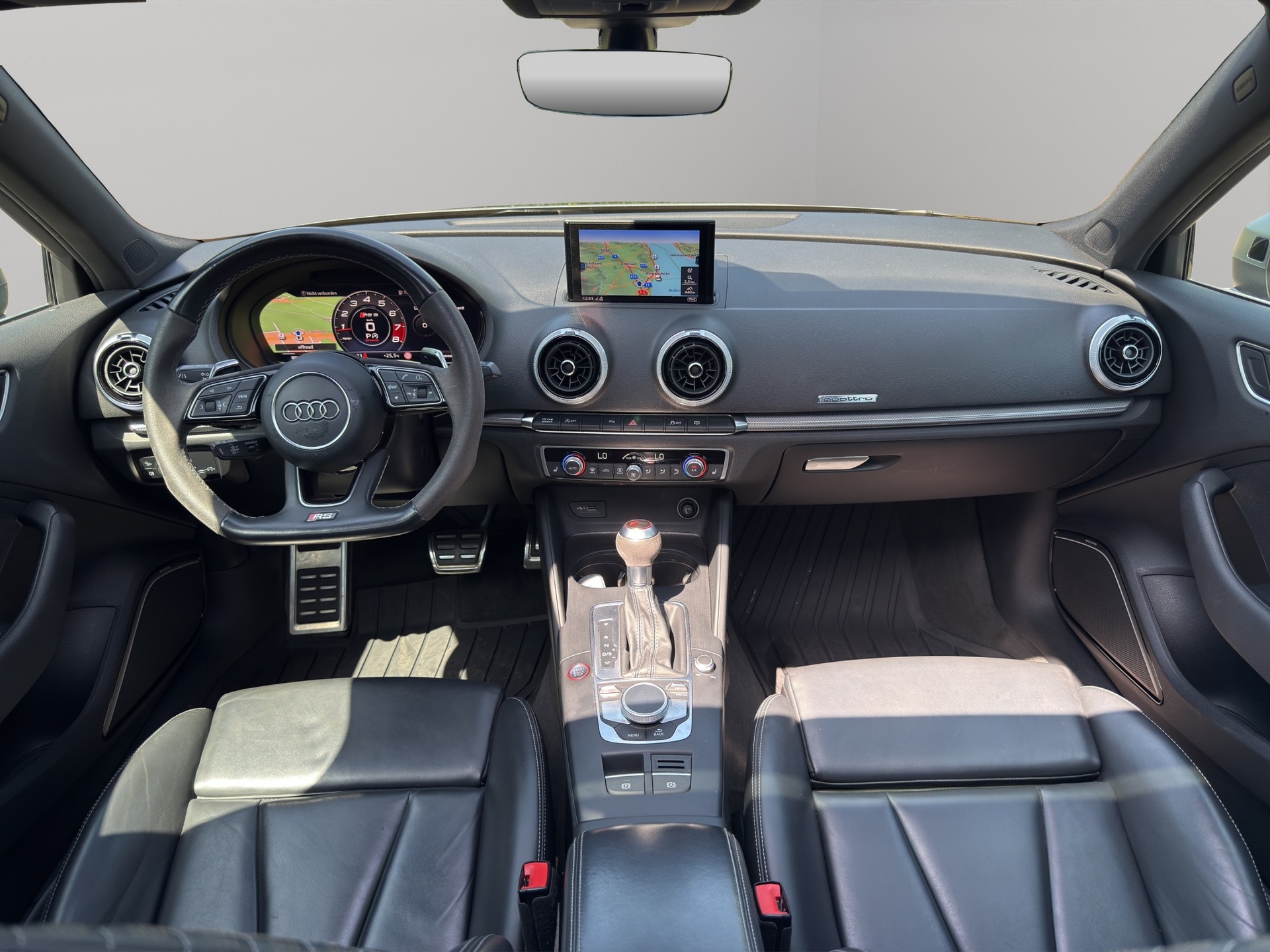 AUDI RS3 Sportback 2.5 TSI quattro S-tronic-image-18