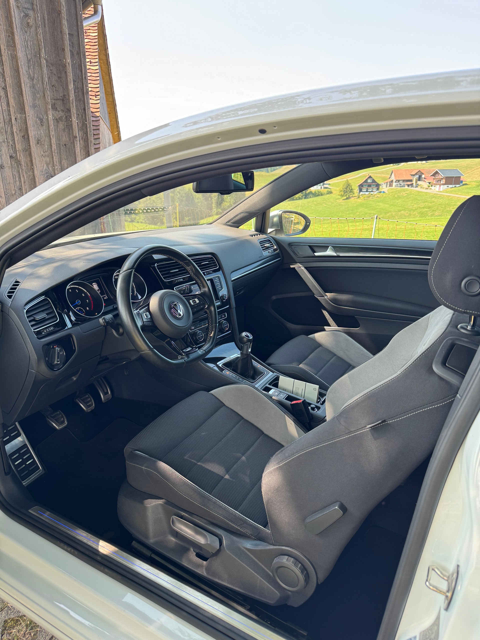 VW R-image-3