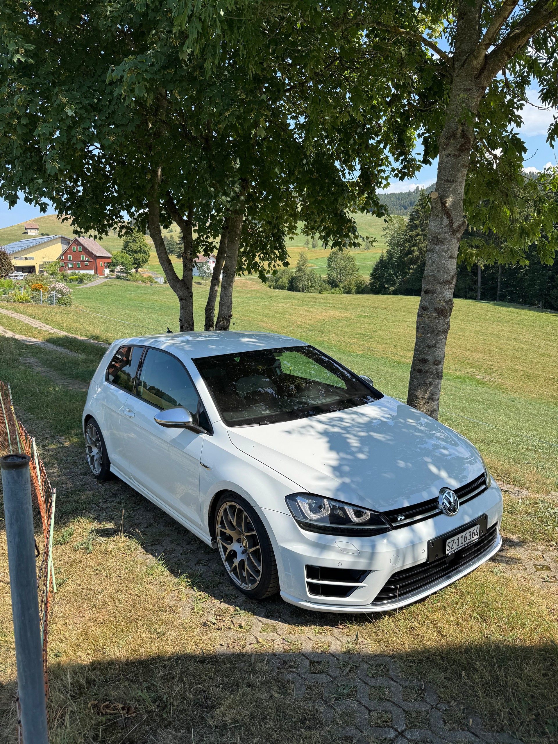 VW R-image-0