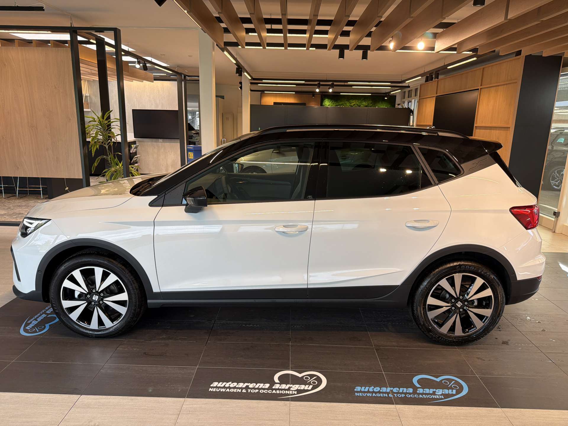 SEAT Arona 1.0 TSi Eco FR DSG-Automat-image-11