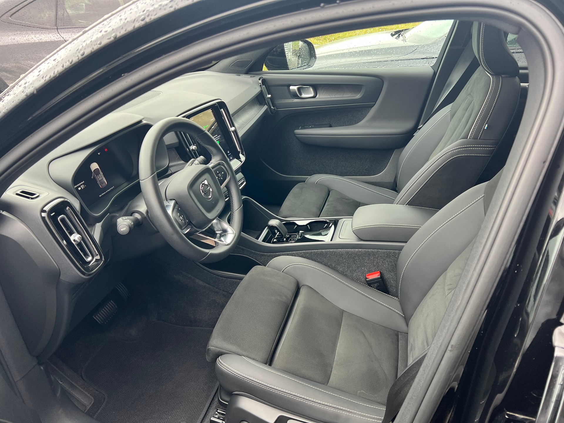 VOLVO C40 Recharge P6 Pure Electric Plus-image-3
