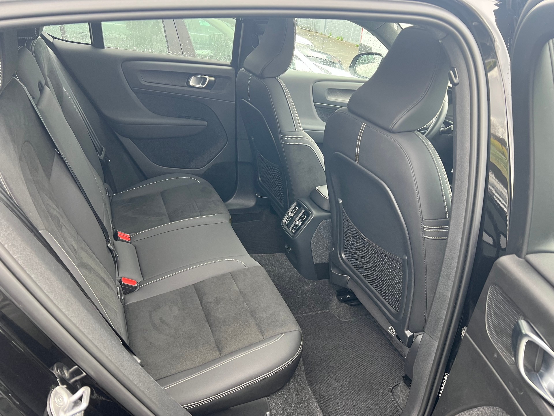 VOLVO C40 Recharge P6 Pure Electric Plus-image-6