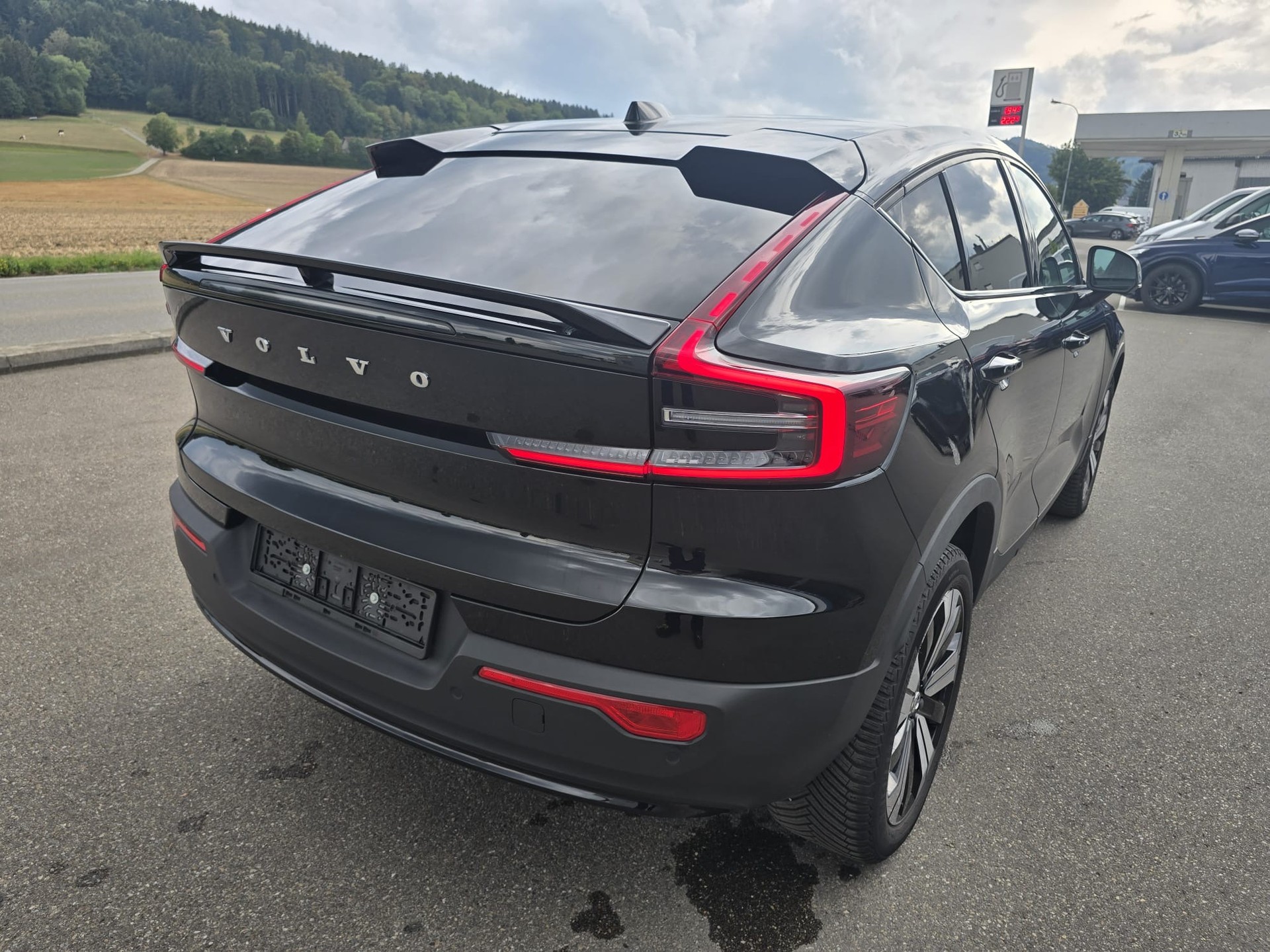 VOLVO C40 Recharge P6 Pure Electric Plus-image-1