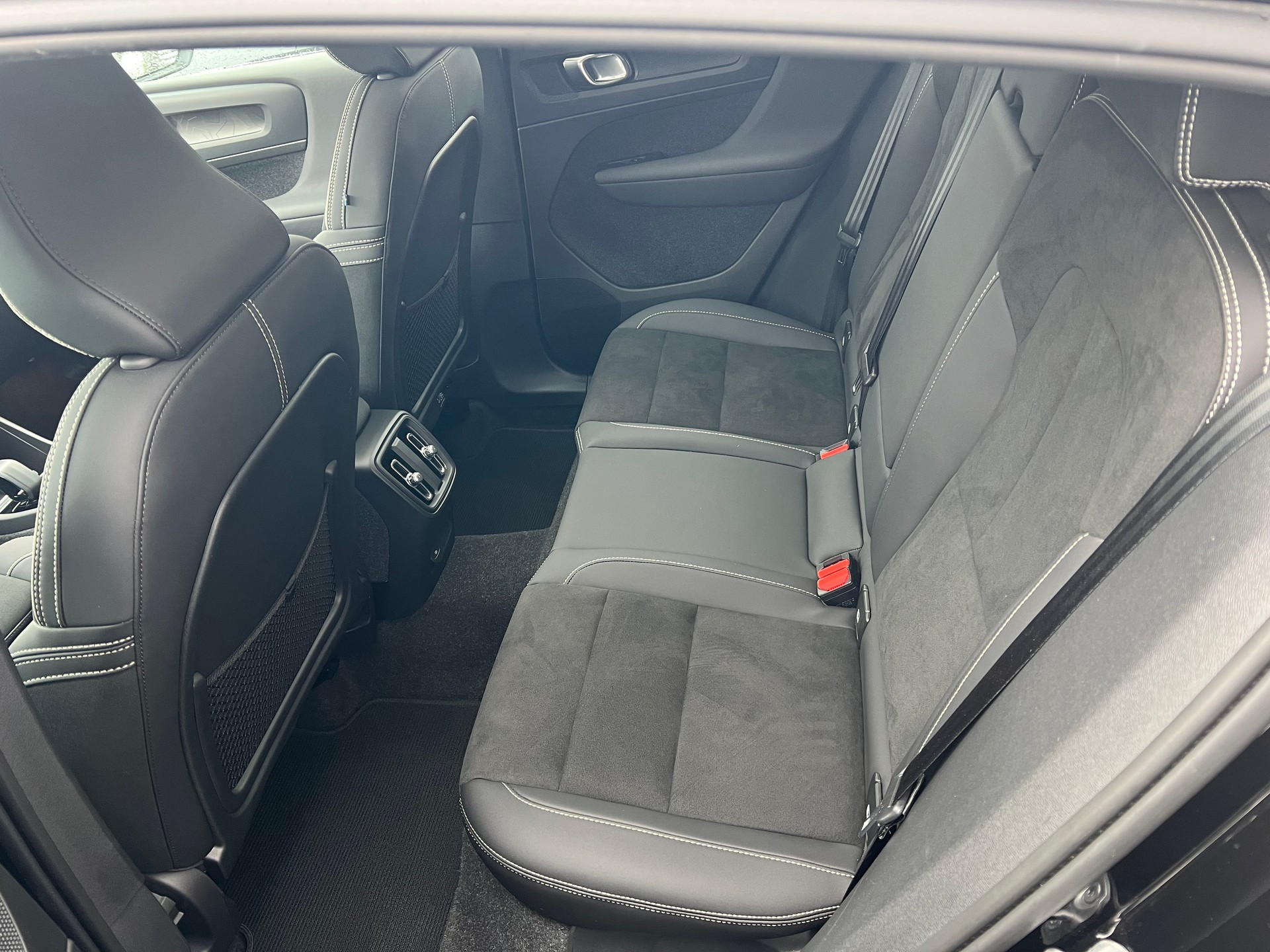 VOLVO C40 Recharge P6 Pure Electric Plus-image-5