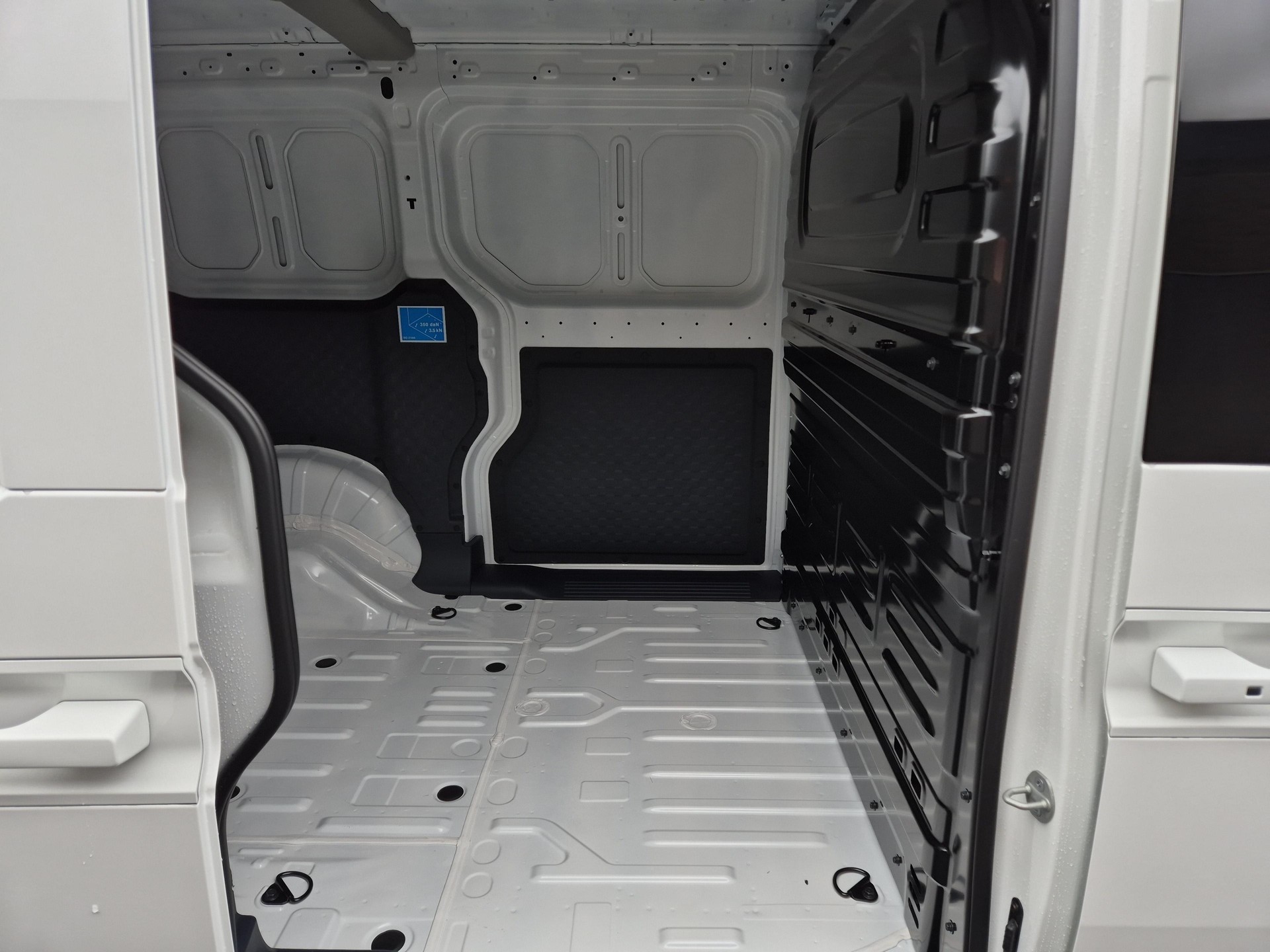 KIA PV5 Cargo 51.5 kWh Essential-image-9
