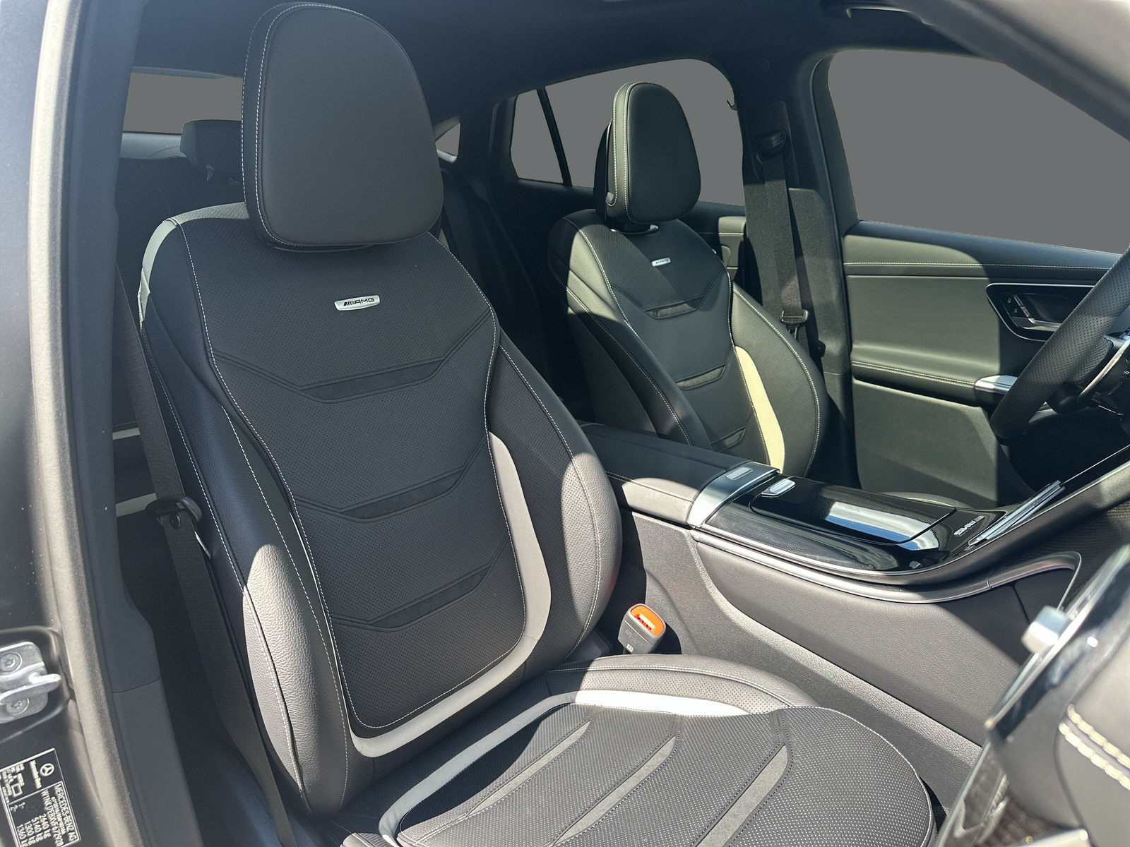 MERCEDES-BENZ GLC Coupé 53 AMG 4Matic+ Golden Accents Paket-image-17