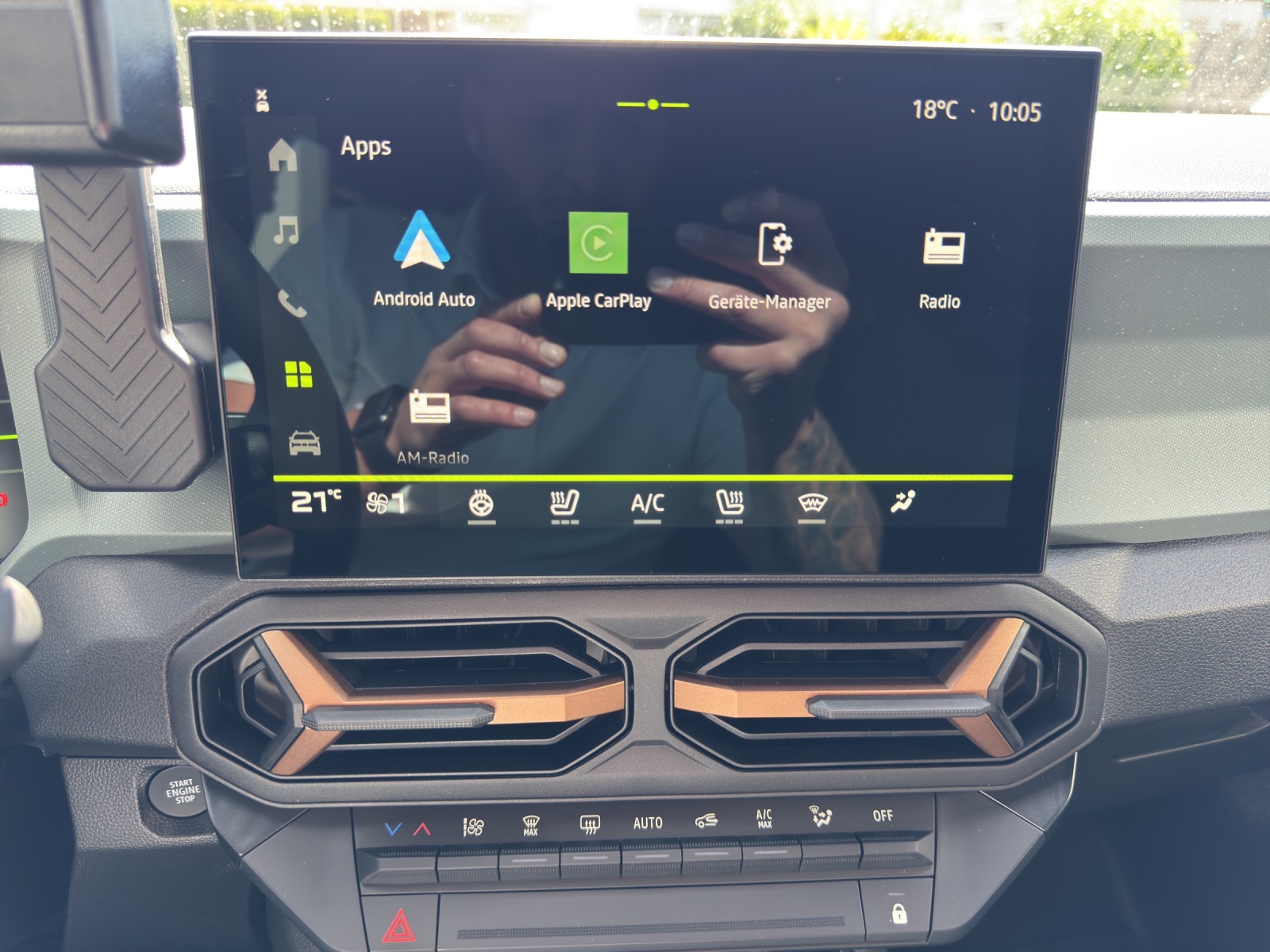DACIA Duster 1.2 Hybrid Extreme 4WD Demo TGZL-image-15