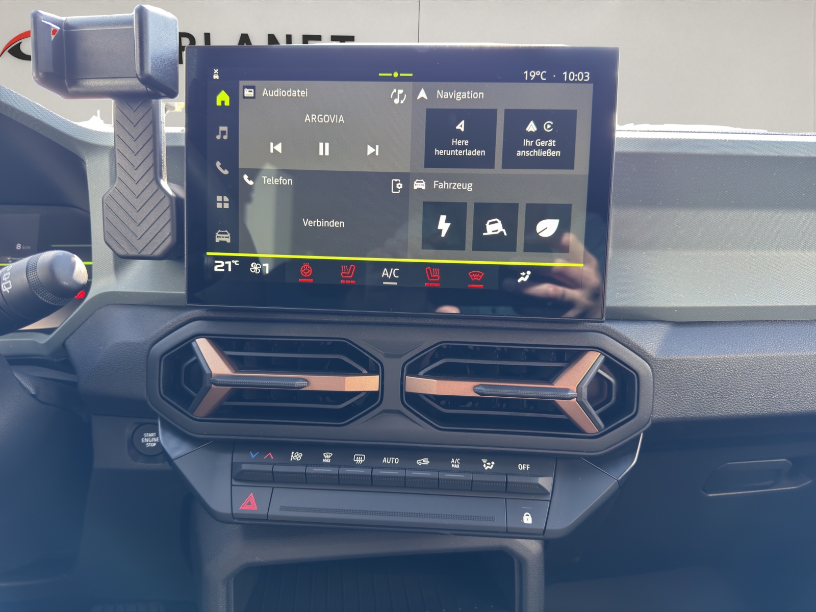 DACIA Duster 1.2 Hybrid Extreme 4WD Demo TGZL-image-11