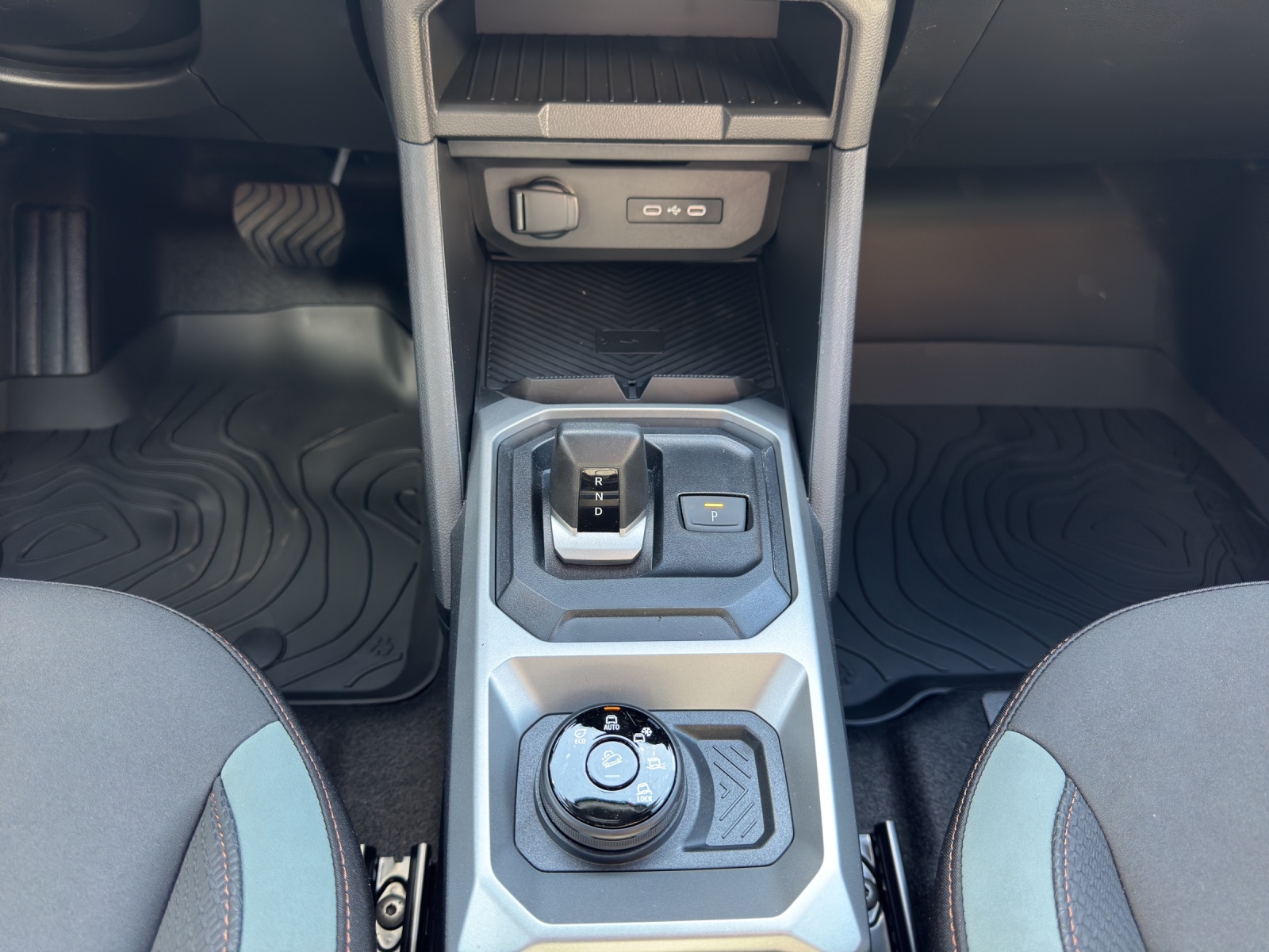 DACIA Duster 1.2 Hybrid Extreme 4WD Demo TGZL-image-9