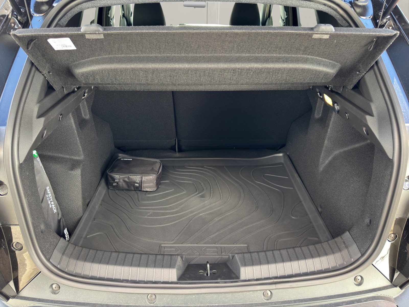 DACIA Duster 1.2 Hybrid Extreme 4WD Demo TGZL-image-8