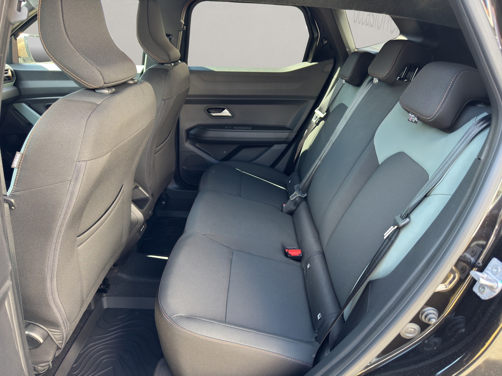 DACIA Duster 1.2 Hybrid Extreme 4WD Demo TGZL-image-4
