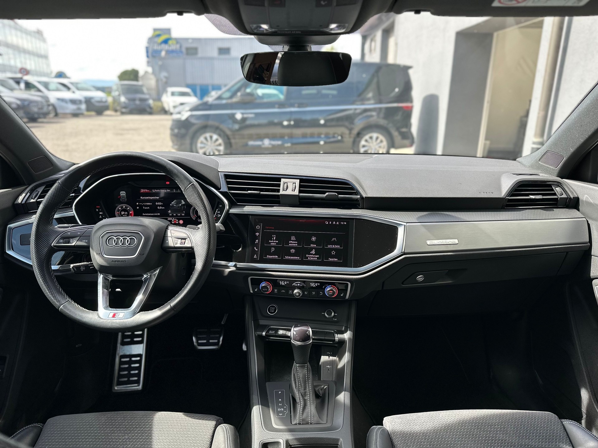 AUDI Q3 Sportback 40 TDI S line quattro S-tronic-image-5