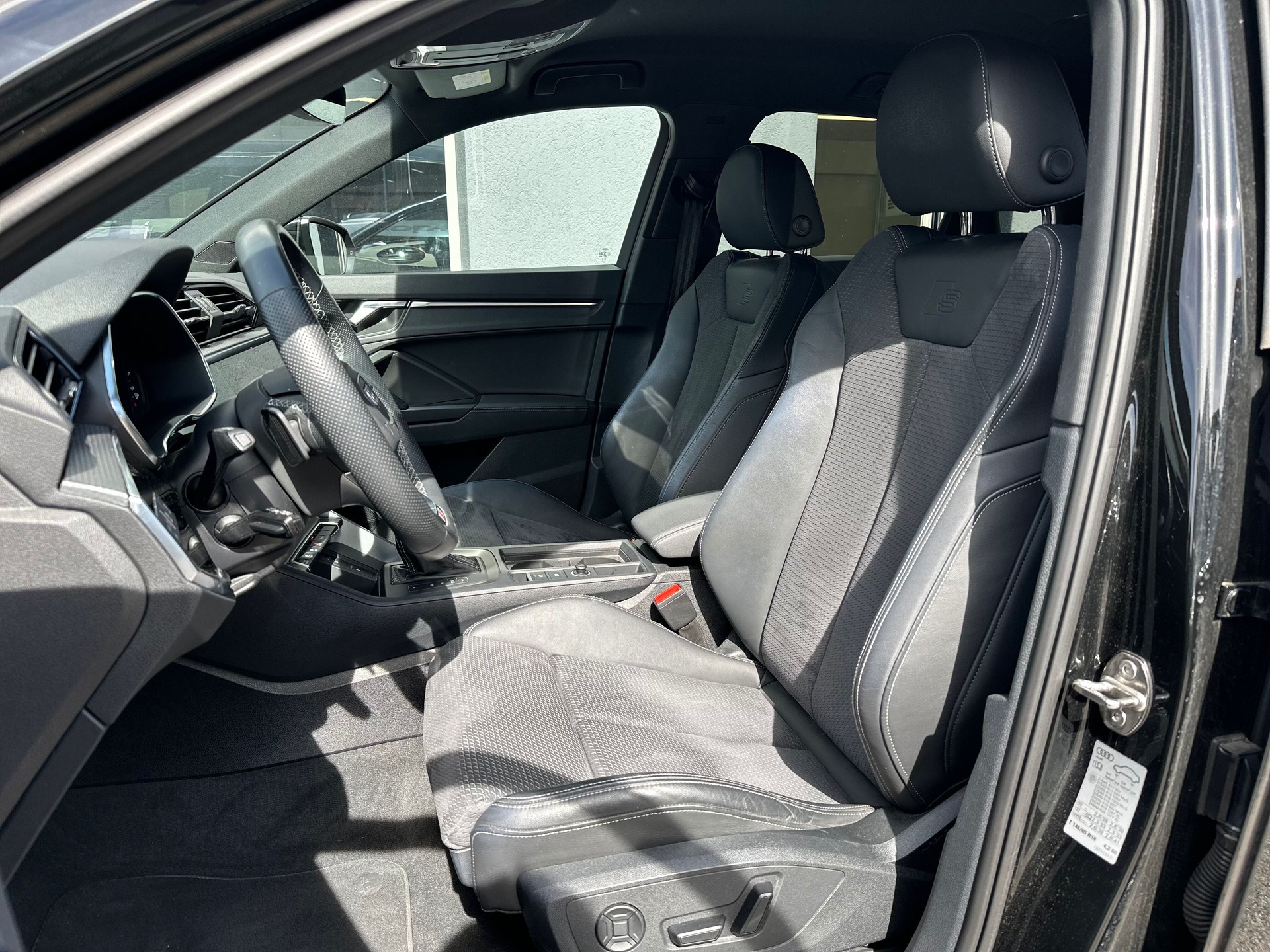 AUDI Q3 Sportback 40 TDI S line quattro S-tronic-image-4