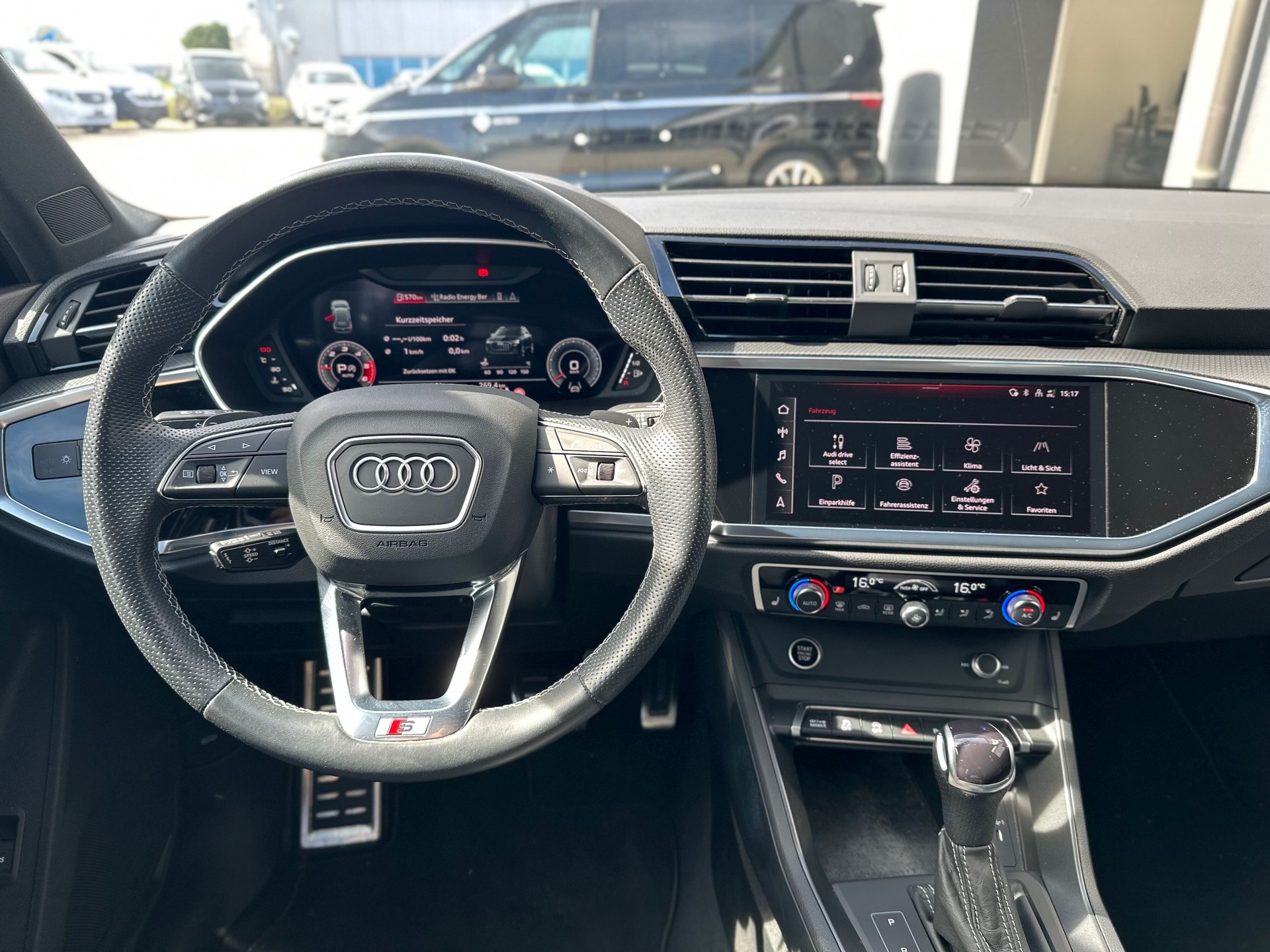AUDI Q3 Sportback 40 TDI S line quattro S-tronic-image-6