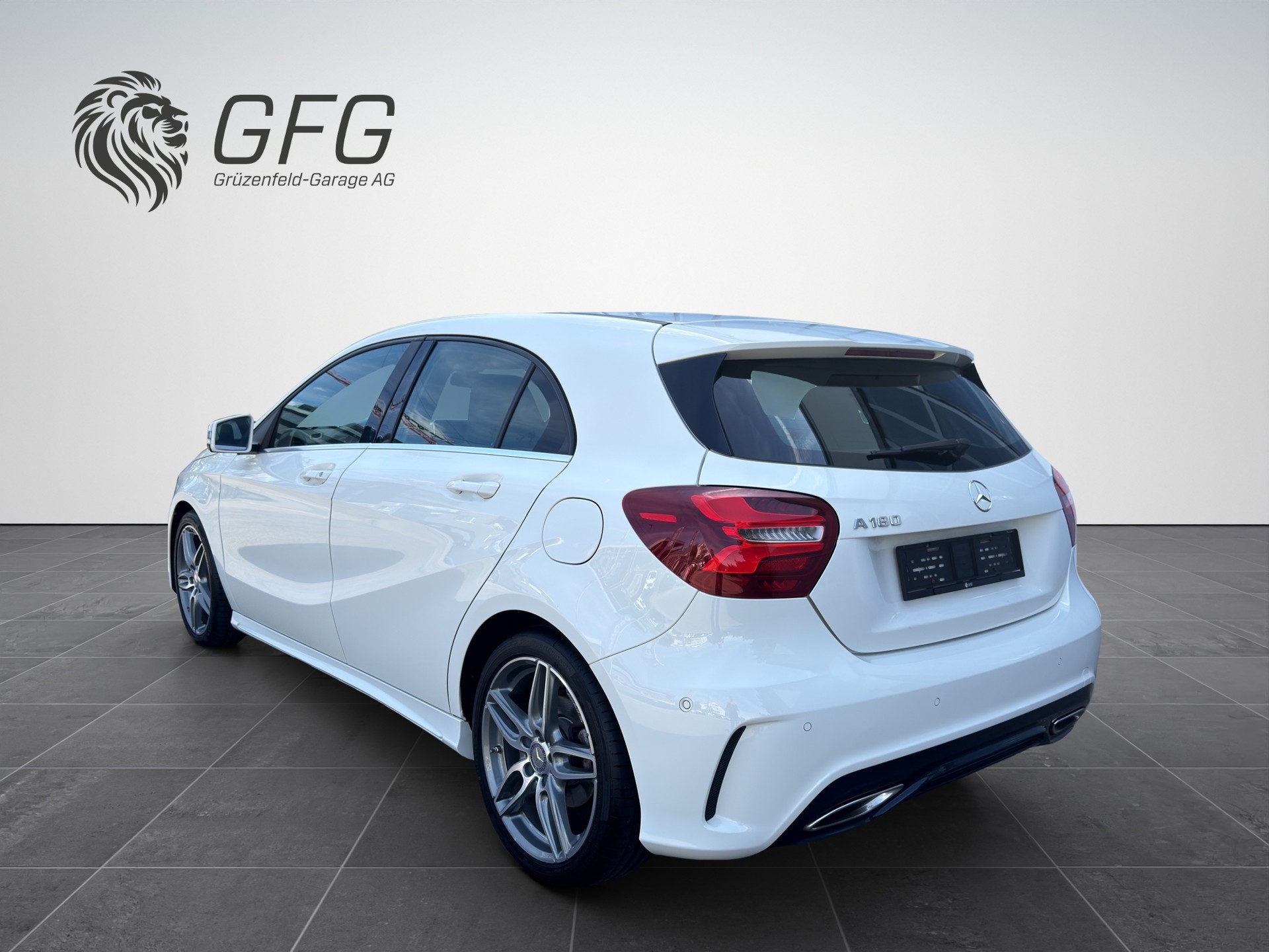 MERCEDES-BENZ A-Klasse W176 A 180 AMG Line-image-3