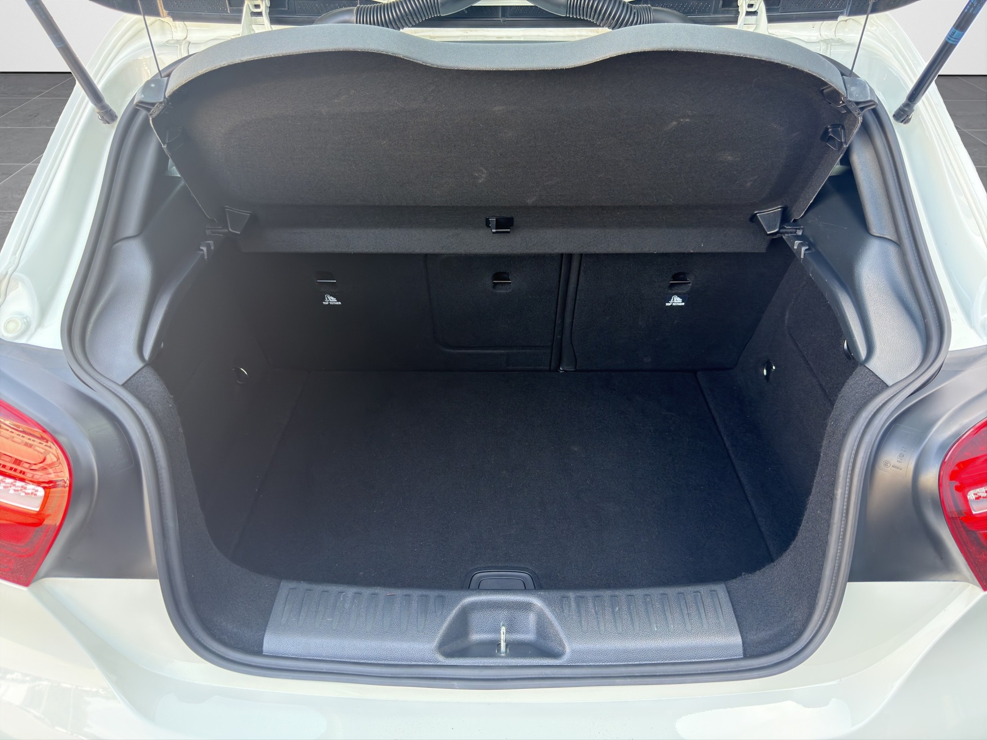 MERCEDES-BENZ A-Klasse W176 A 180 AMG Line-image-11