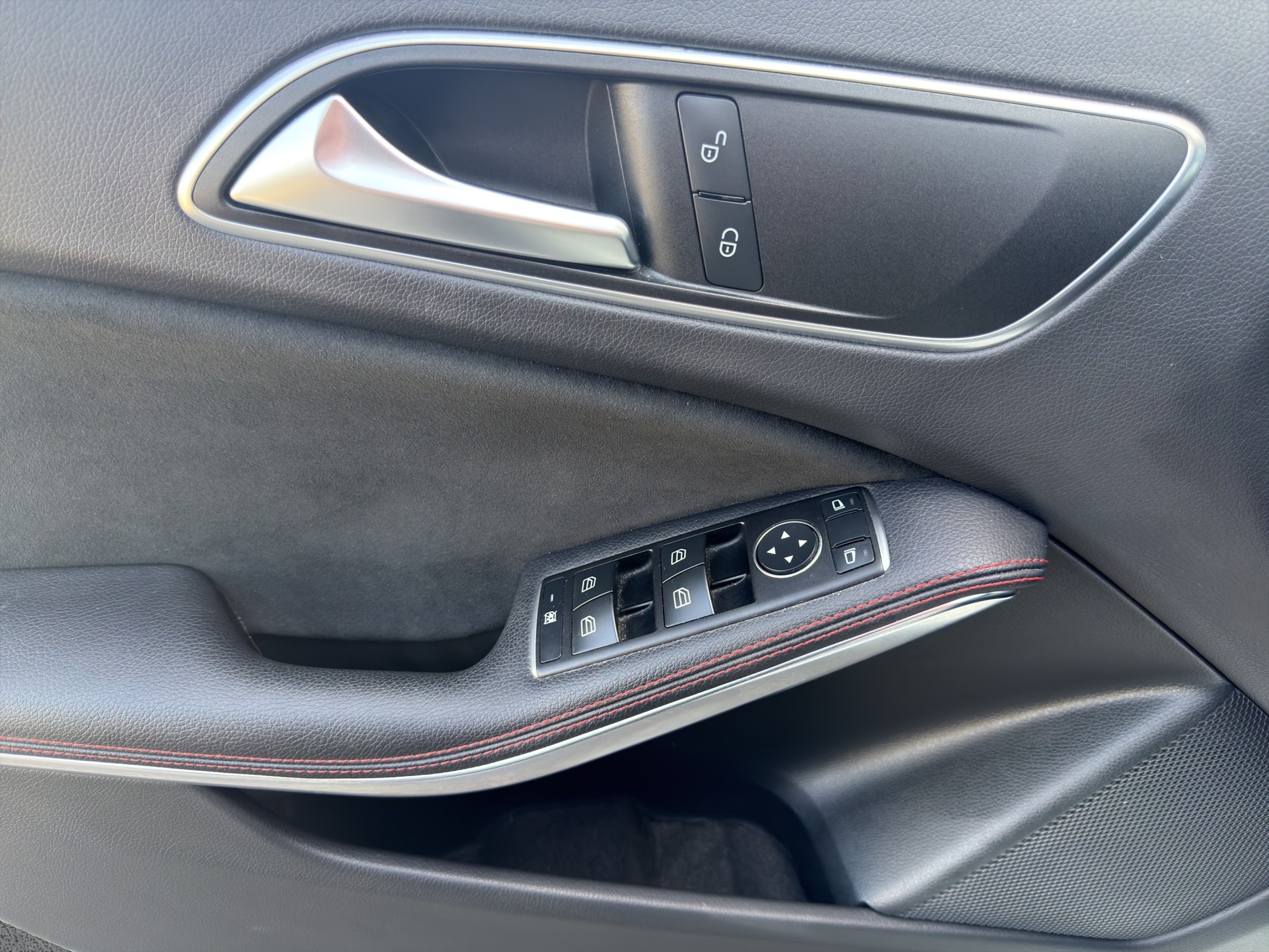 MERCEDES-BENZ A-Klasse W176 A 180 AMG Line-image-13