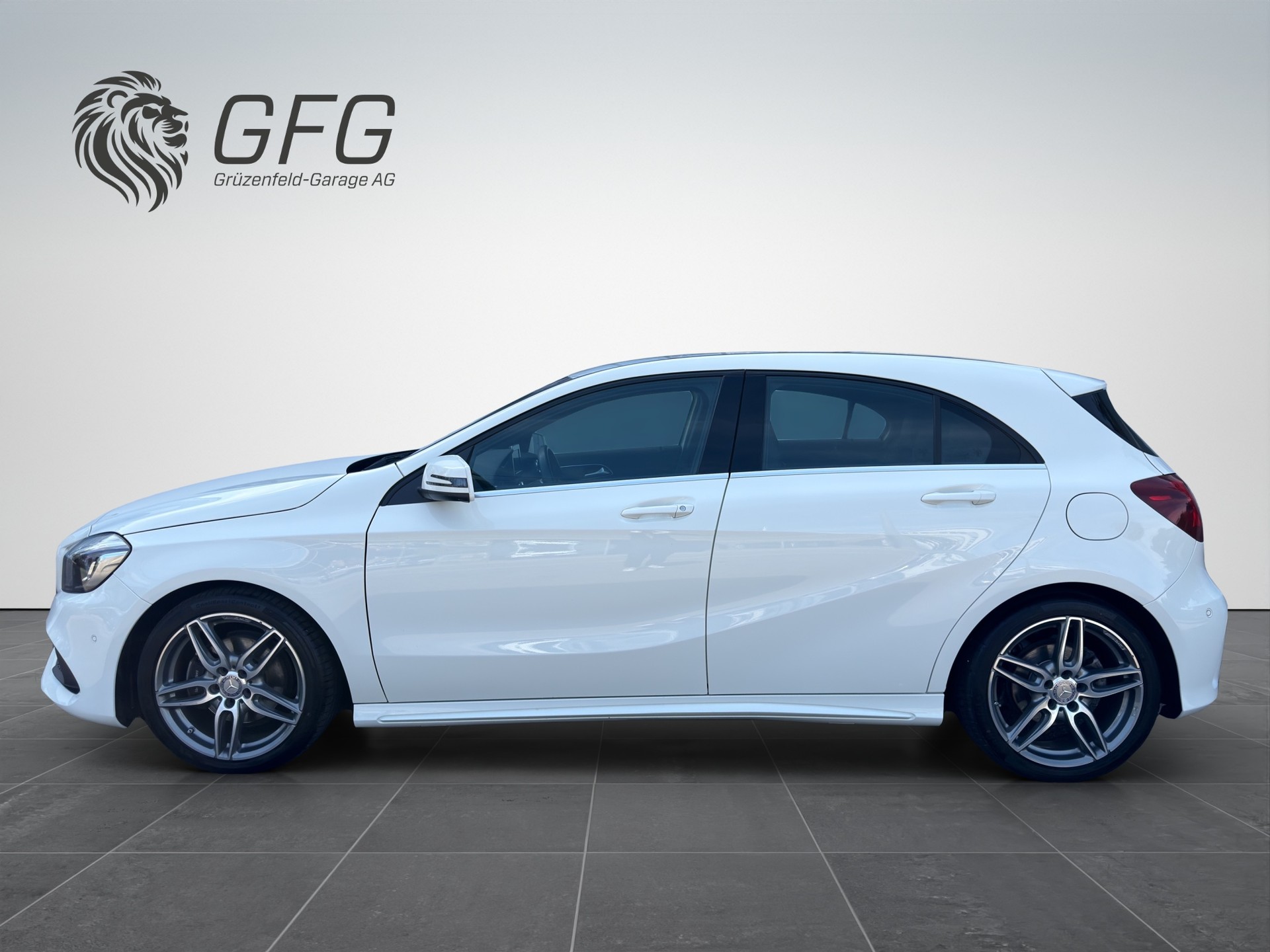MERCEDES-BENZ A-Klasse W176 A 180 AMG Line-image-2