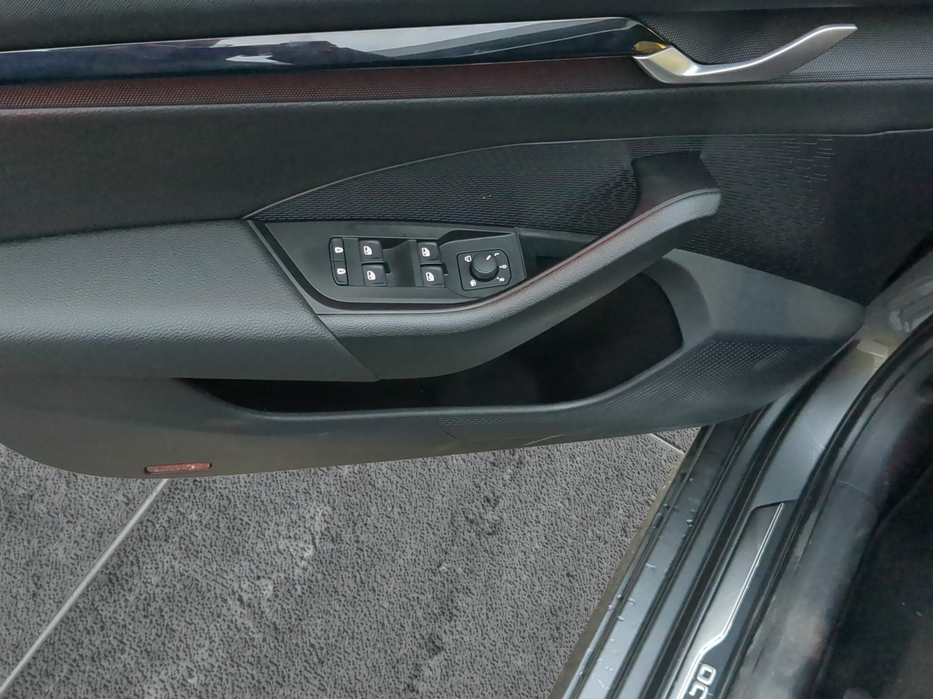 SKODA Octavia Combi 1.5 TSI mHEV DSG Sport Line-image-5