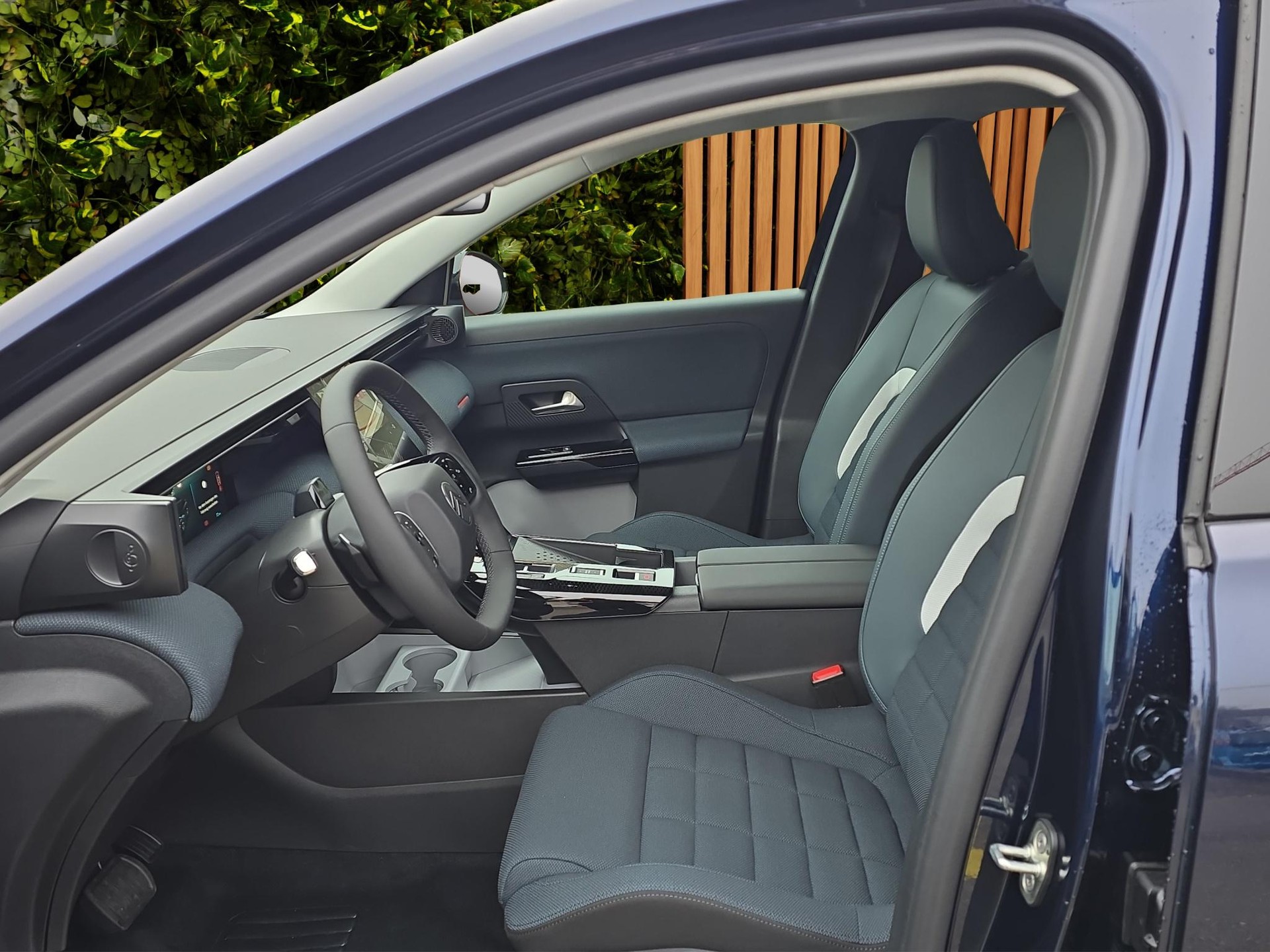 CITROEN C5 Aircross 1.2 Hybrid Plus-image-8