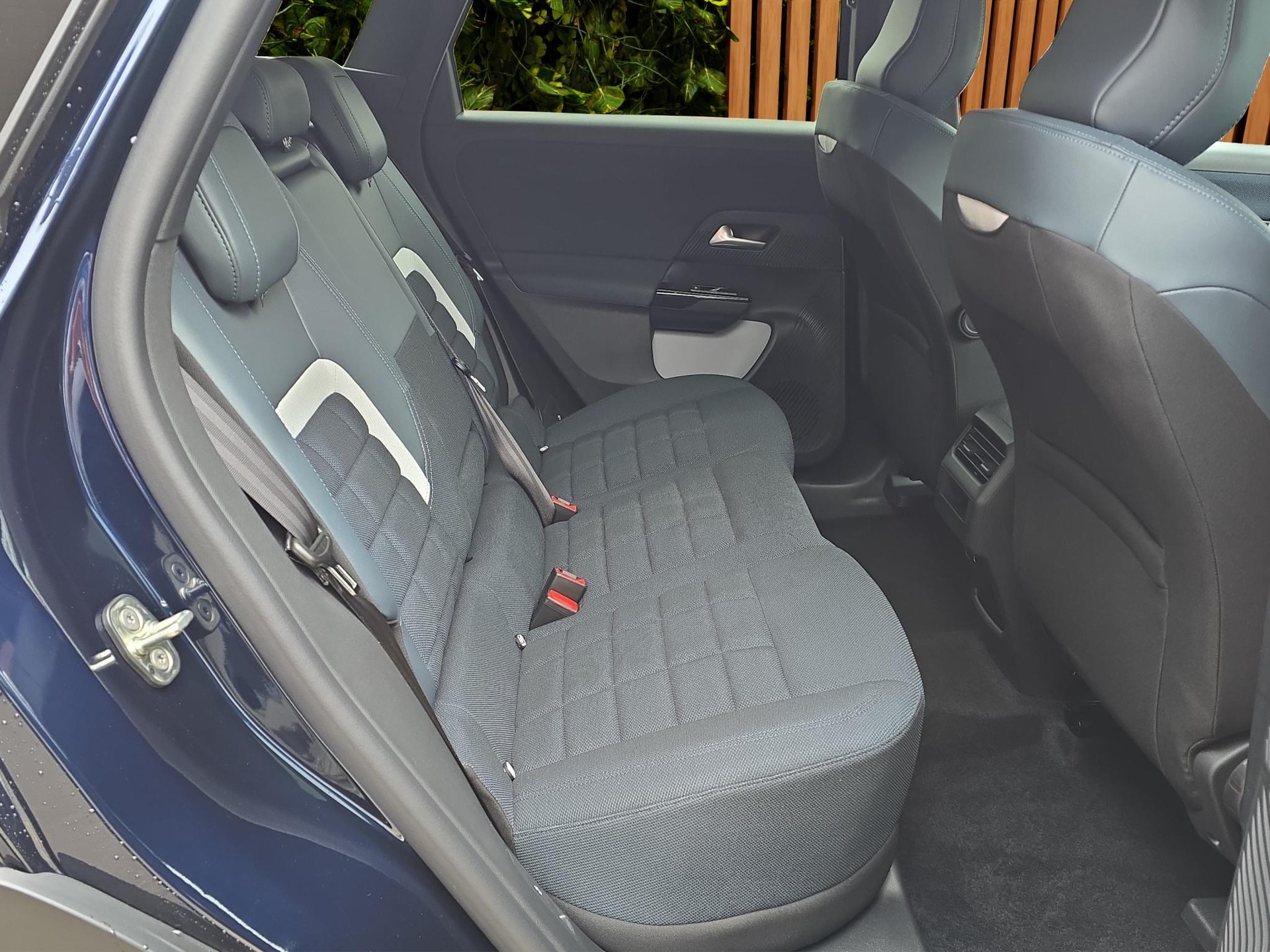 CITROEN C5 Aircross 1.2 Hybrid Plus-image-15