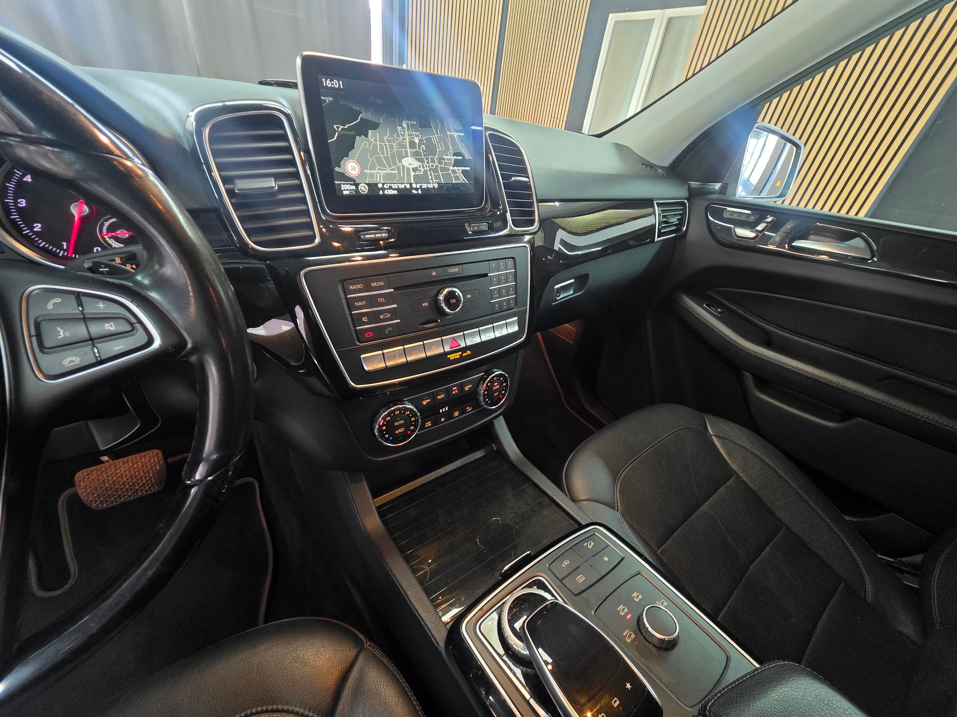 MERCEDES-BENZ GLE 500 e 4Matic 7G-Tronic-image-10