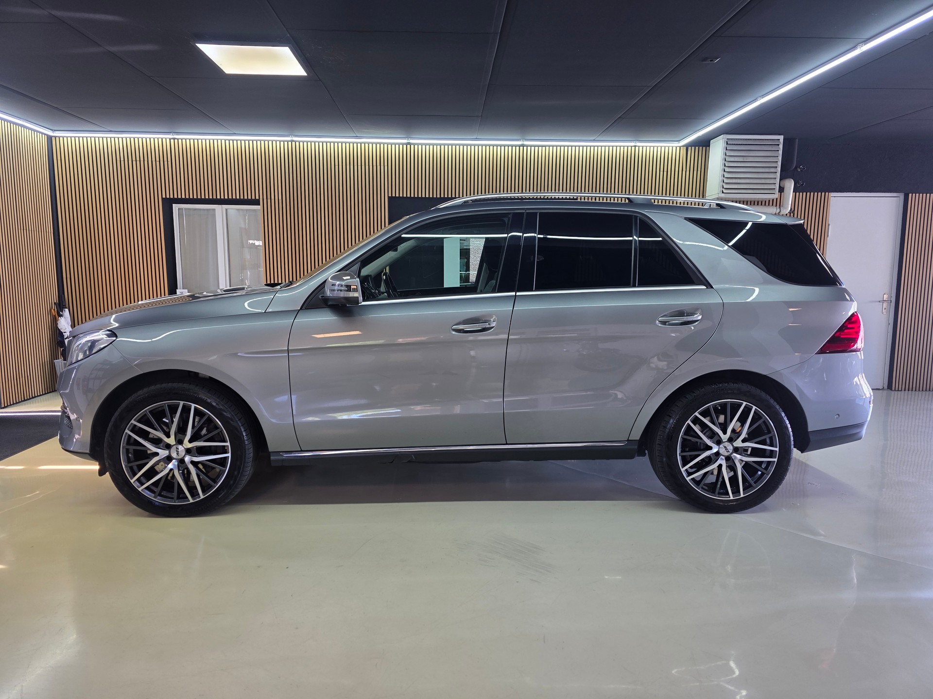 MERCEDES-BENZ GLE 500 e 4Matic 7G-Tronic-image-3