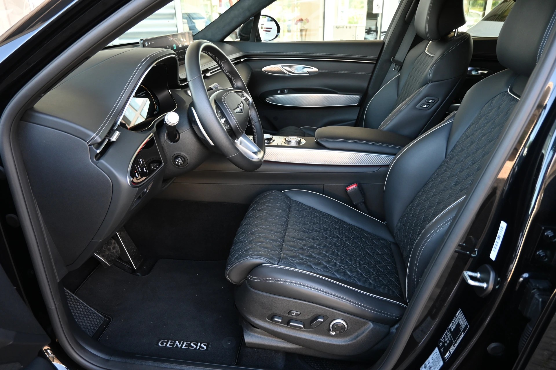 GENESIS GV70 2.2 CRDI Luxury Black Edition AT8 AWD 4X4 + Voll-Ausstattung-image-9